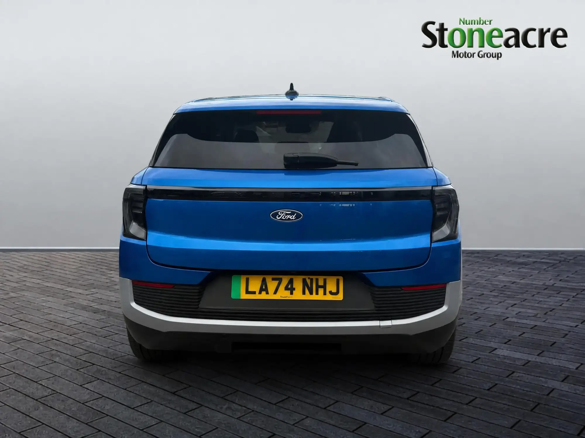 Ford Explorer Image 4