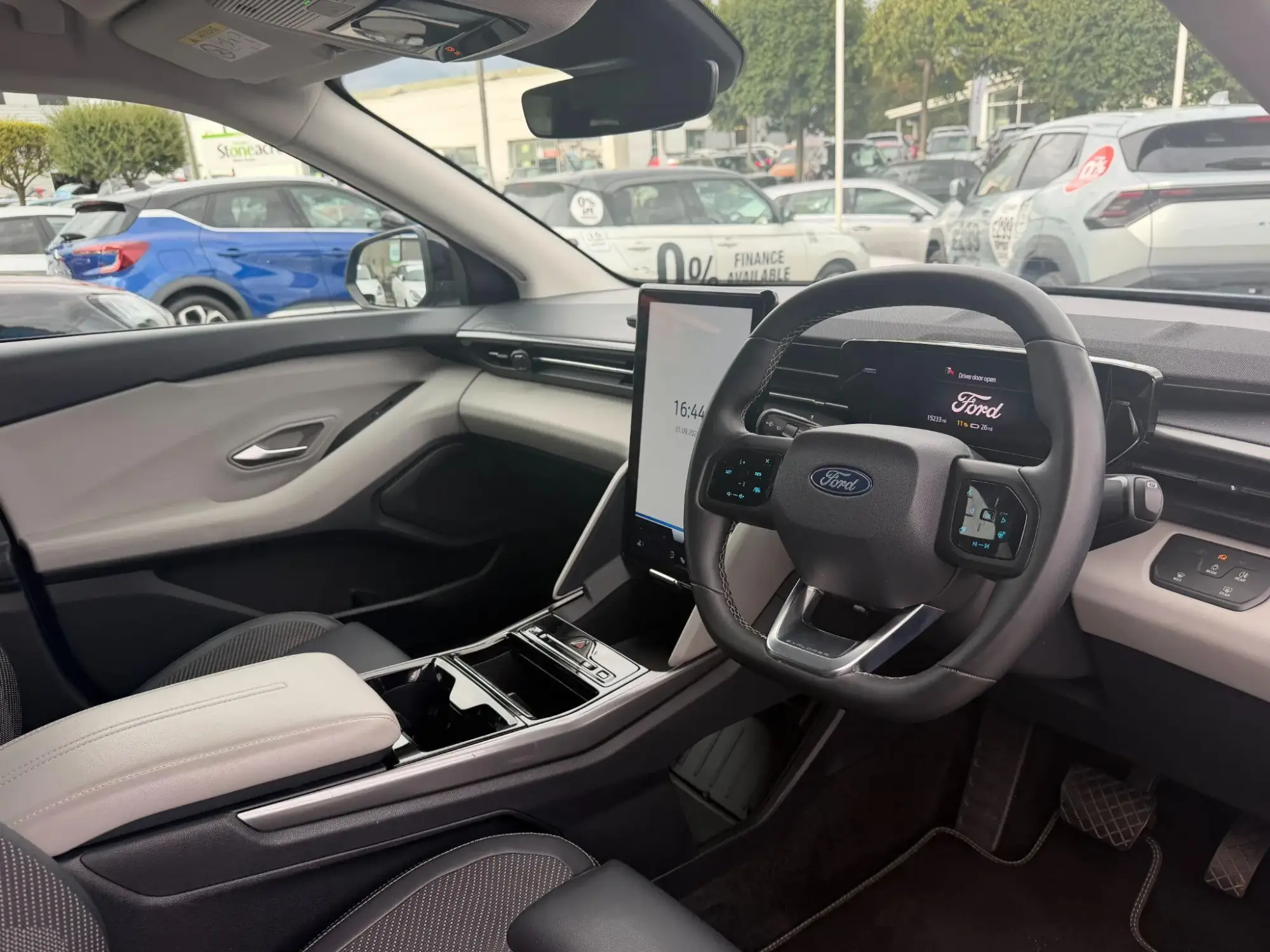 Ford Explorer Image 11