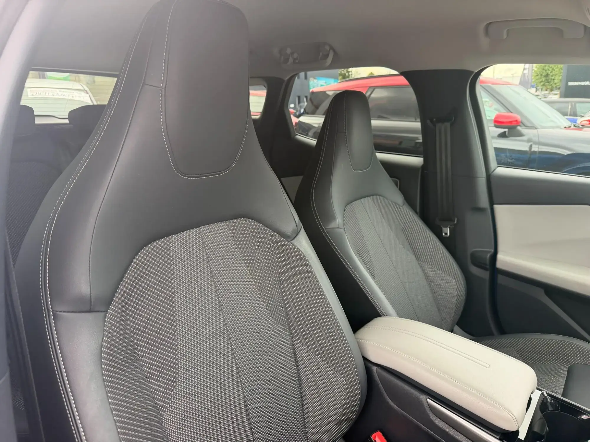 Ford Explorer Image 19
