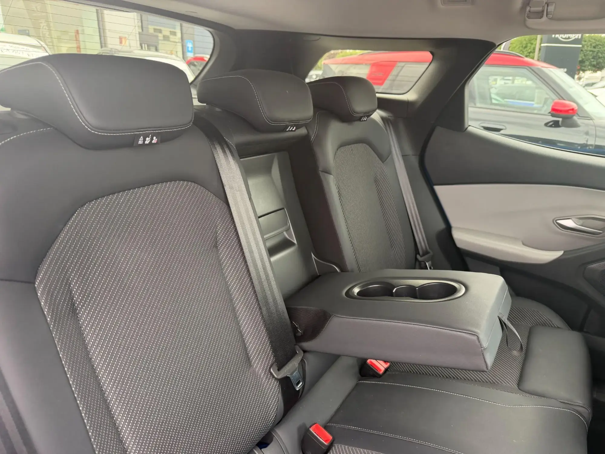 Ford Explorer Image 25