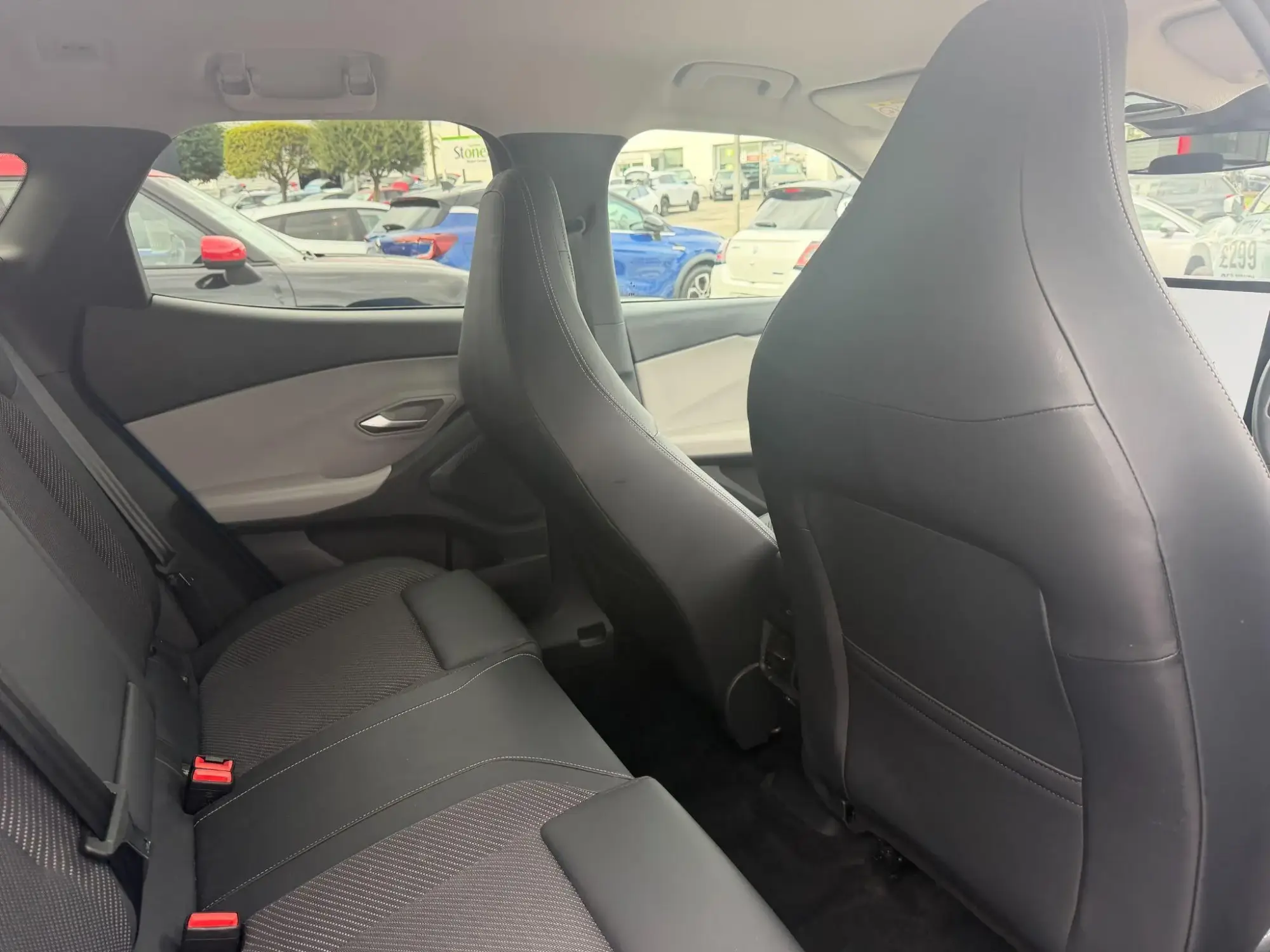 Ford Explorer Image 26