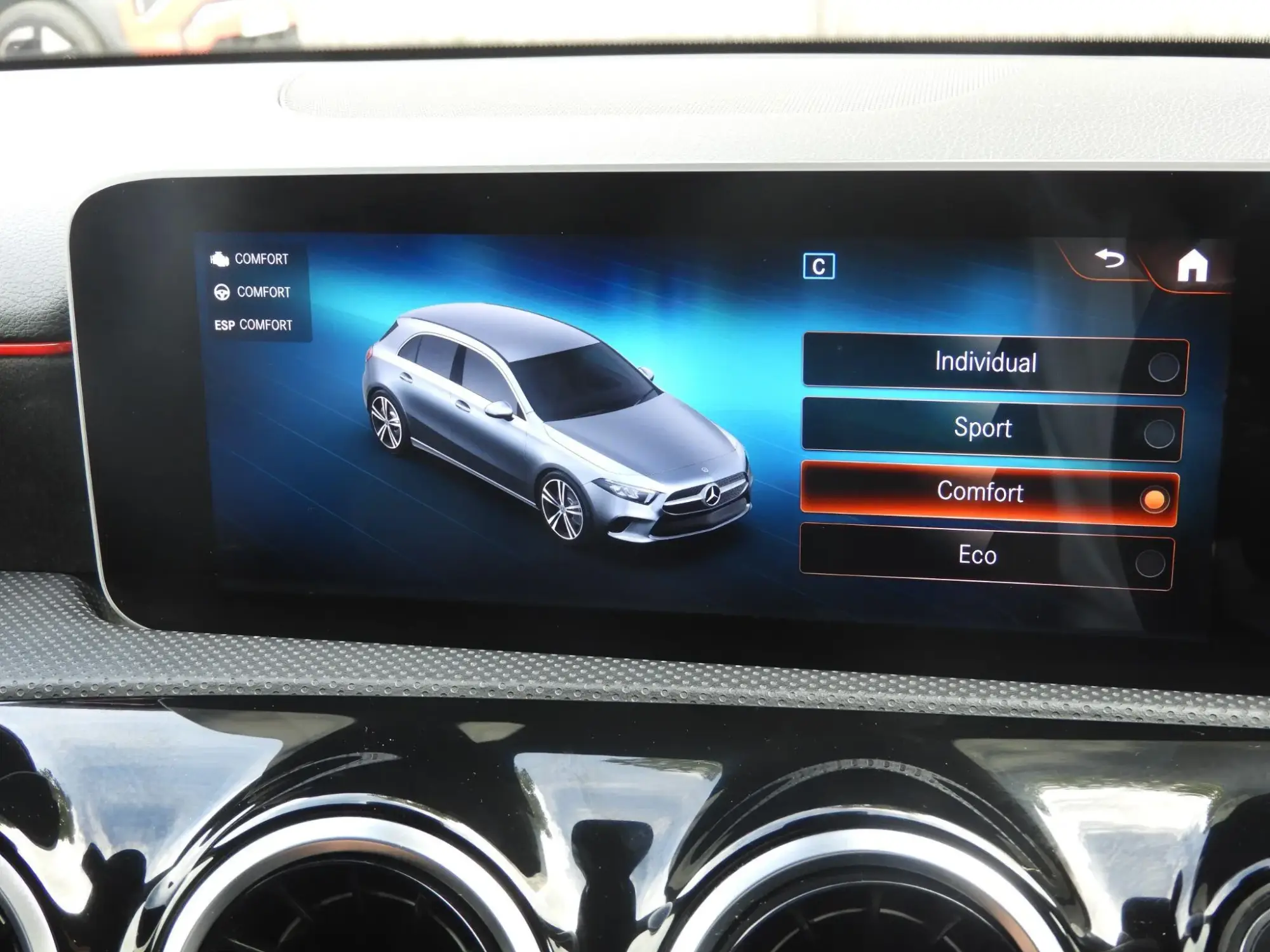 Mercedes-Benz A-Class Image 28