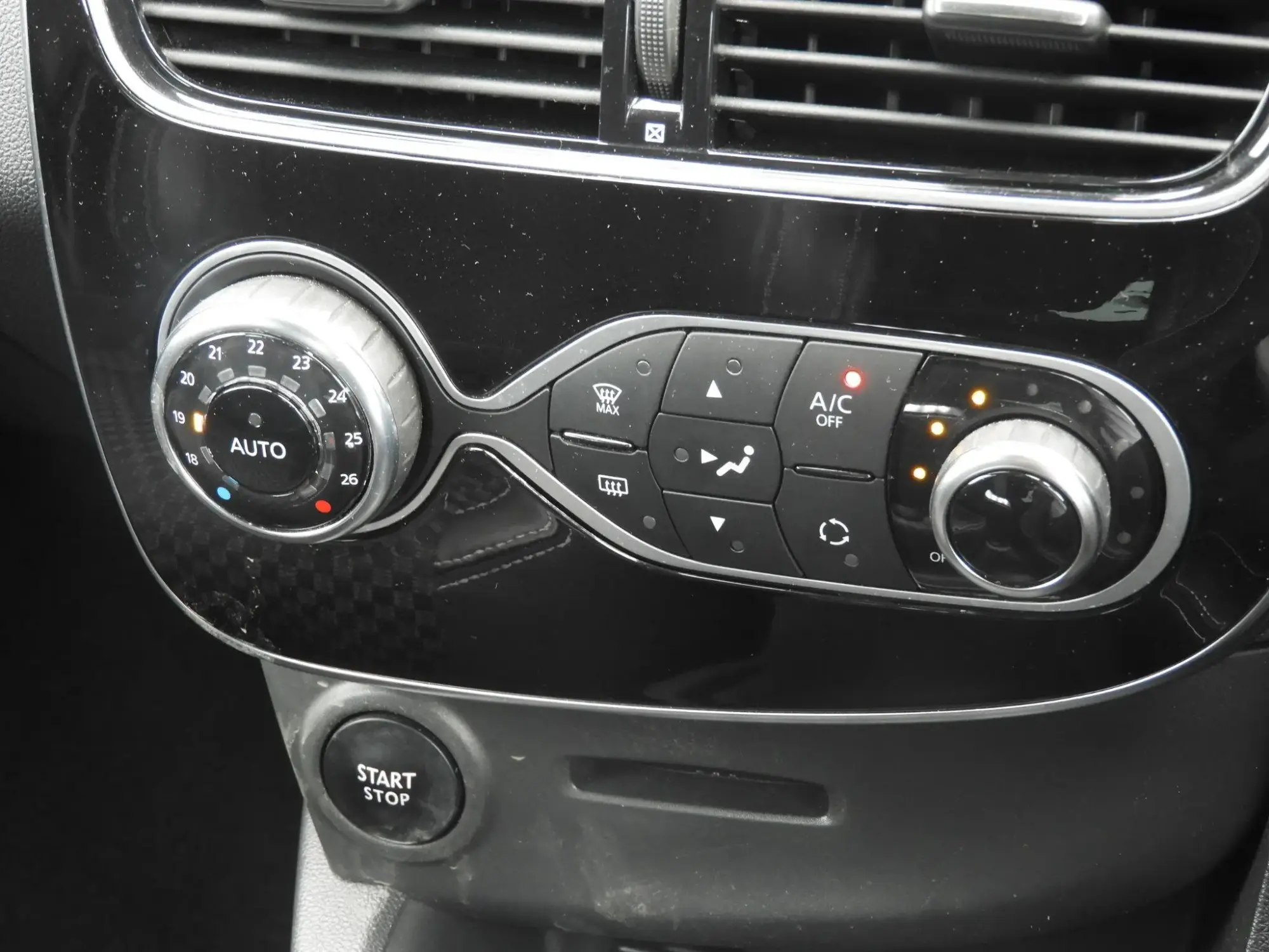 Renault Clio Image 25
