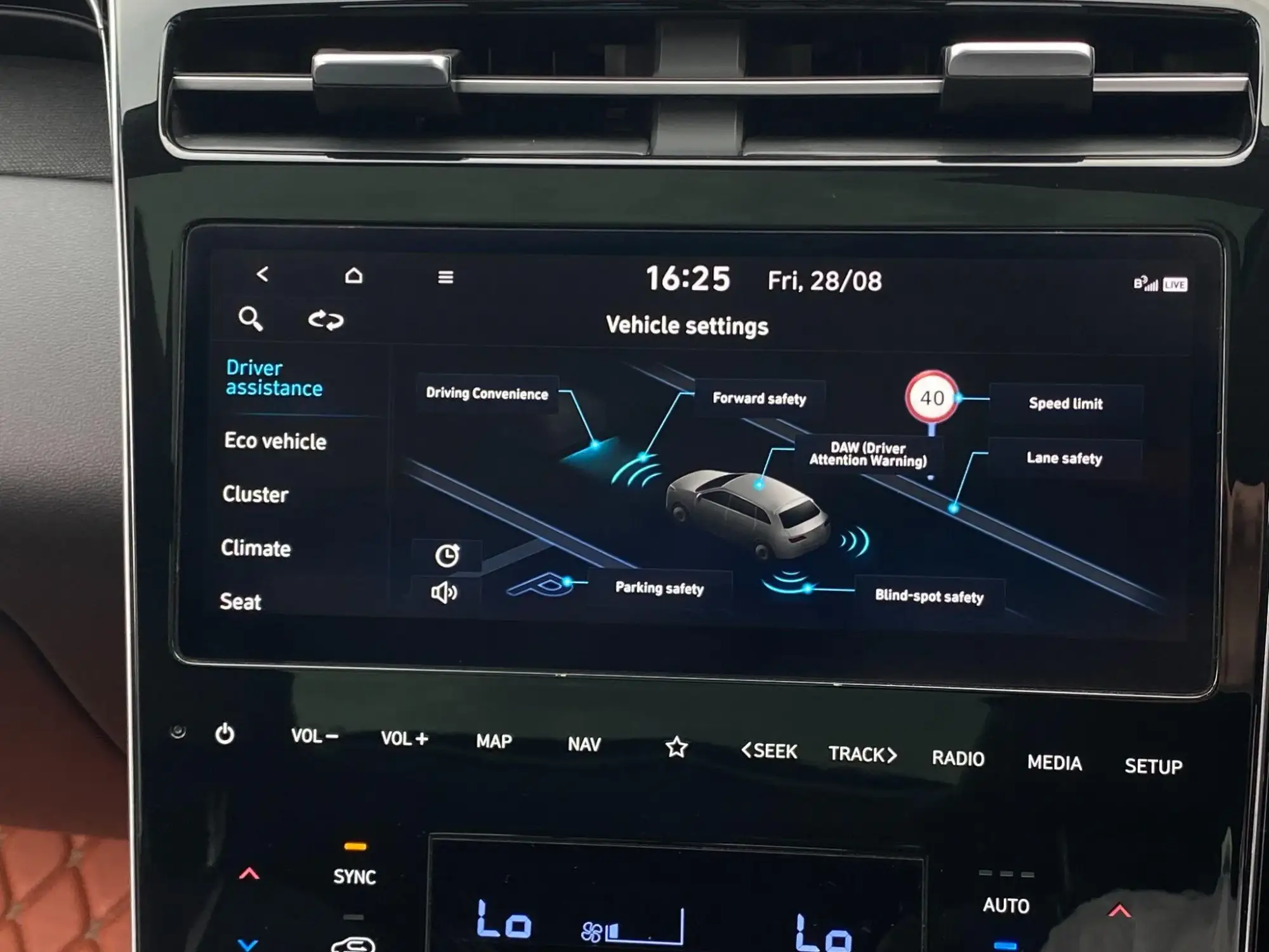 Hyundai TUCSON Hybrid Image 38 Hyundai TUCSON Hybrid Image 38