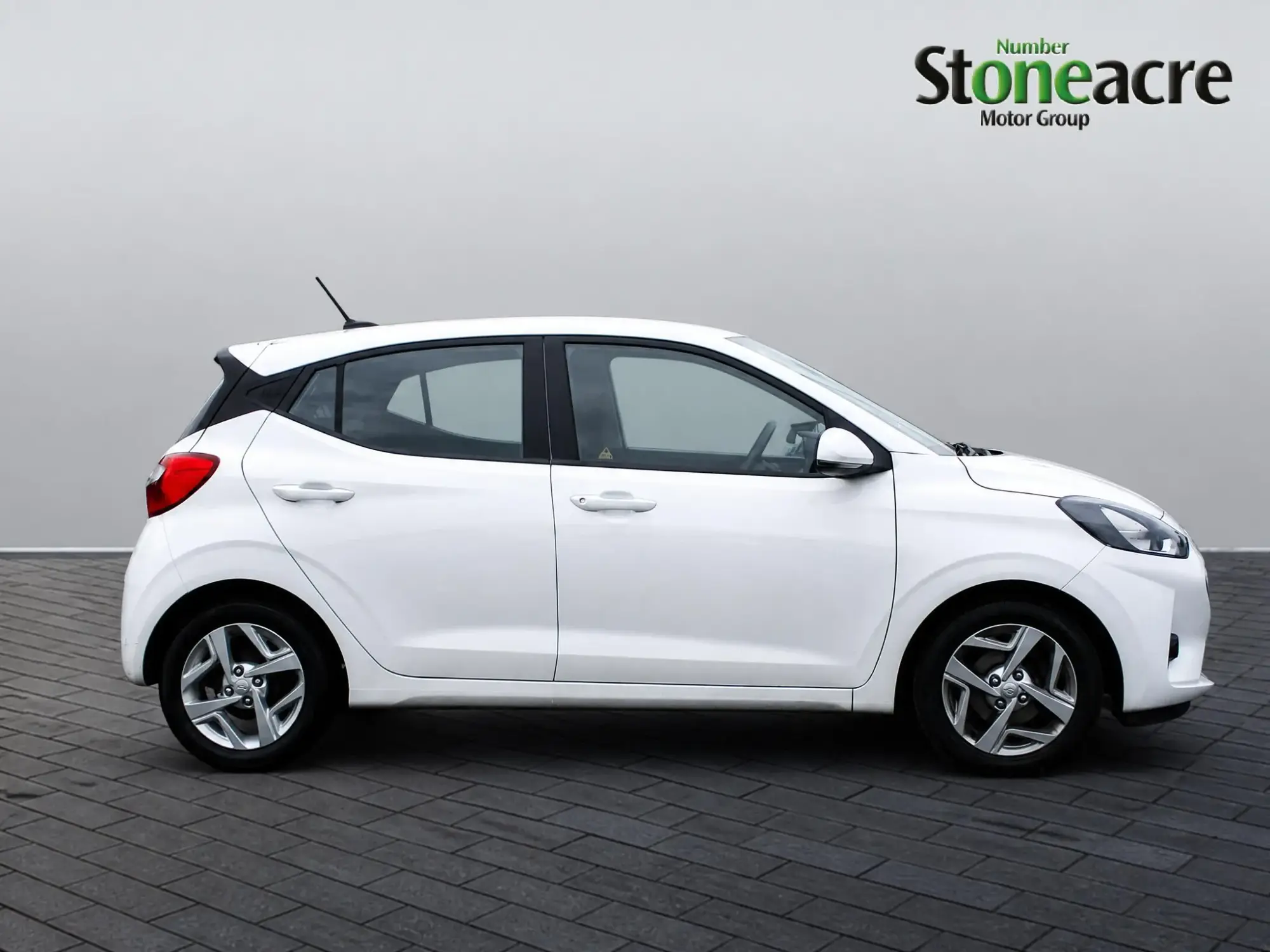 Hyundai i10 Image 2