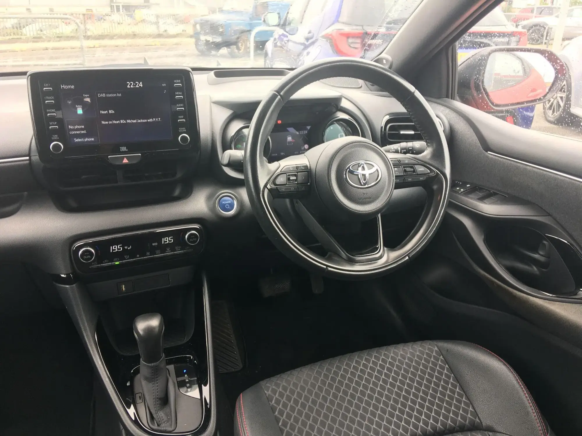 Toyota Yaris Image 11