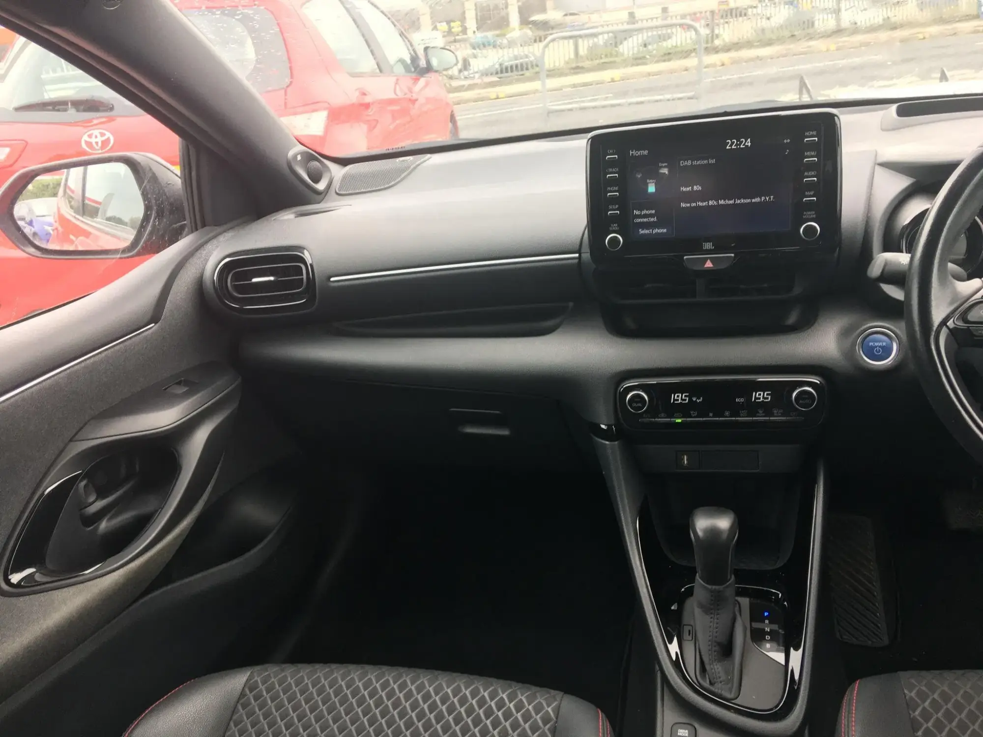 Toyota Yaris Image 12