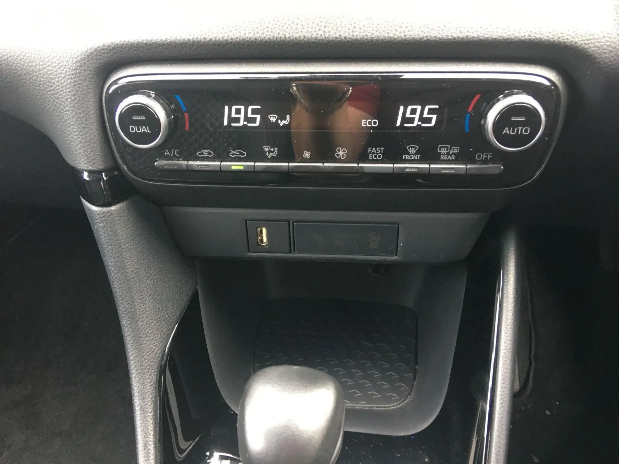 Toyota Yaris Image 22