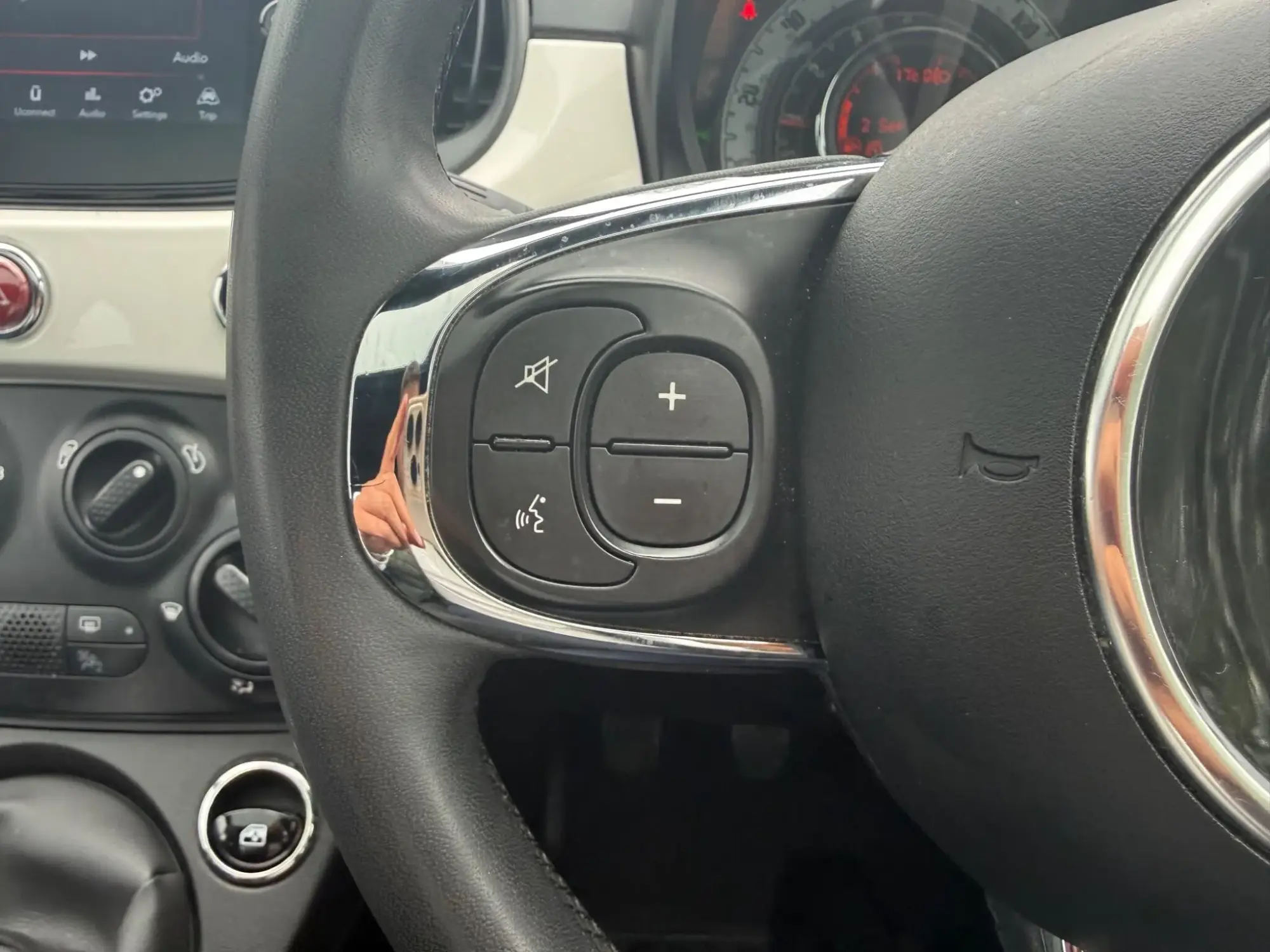 Fiat 500 Hybrid Image 24