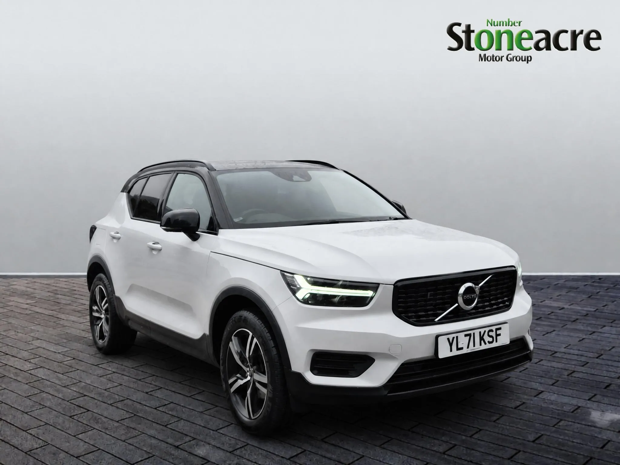 Volvo XC40 undefined 2.0 B4 MHEV R-Design Auto AWD Euro 6 (s/s) 5dr