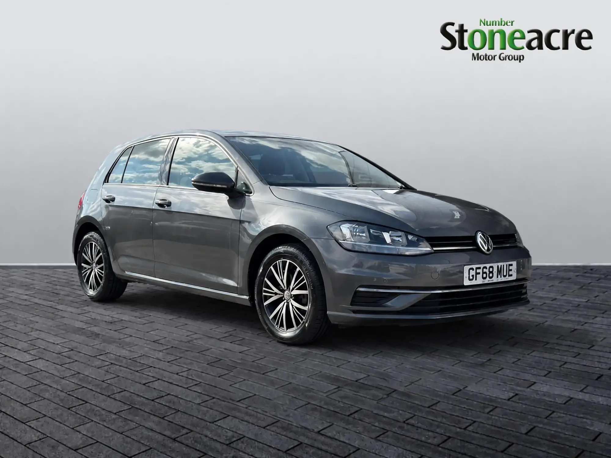 Volkswagen Golf Image 1