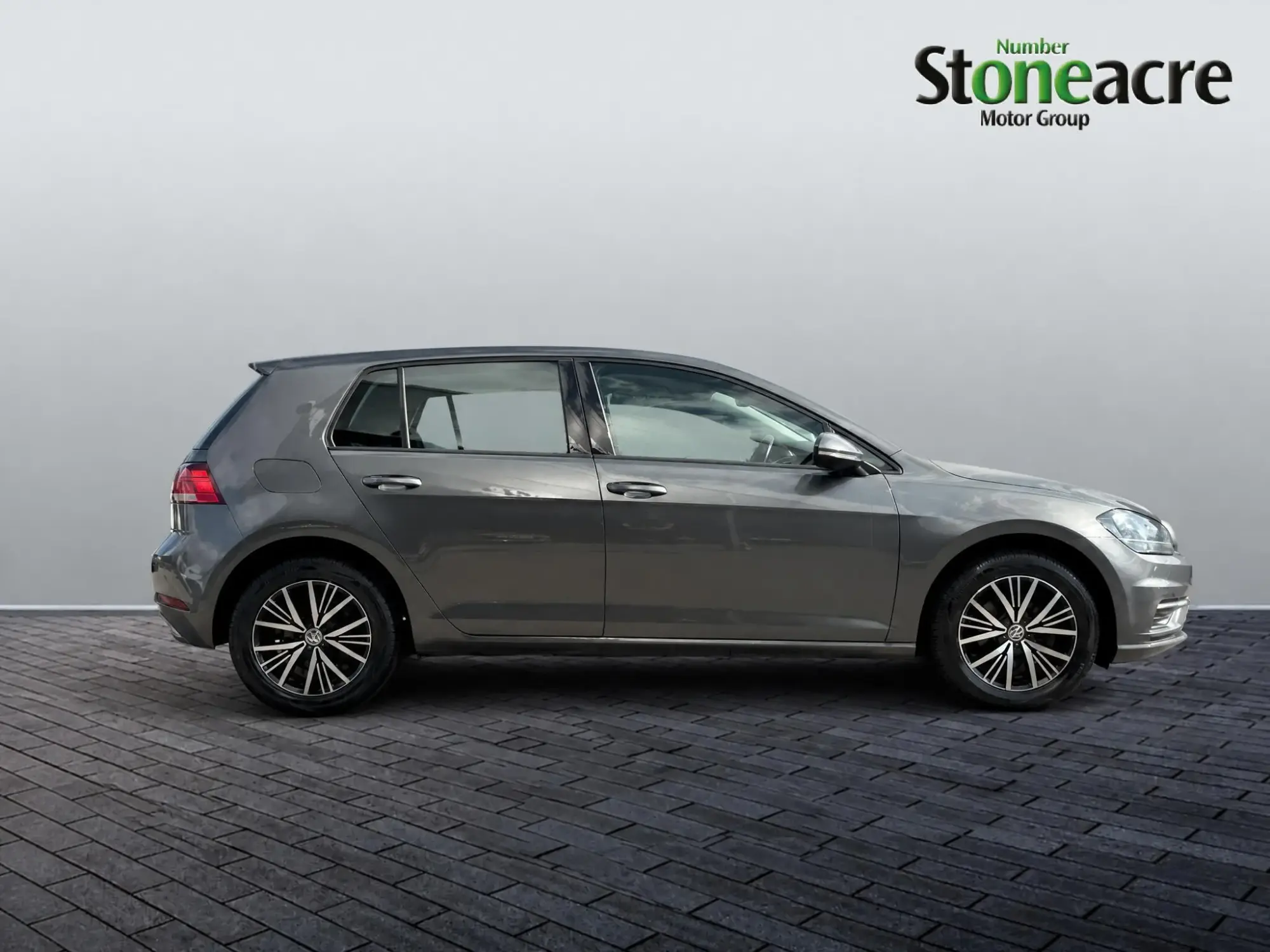 Volkswagen Golf Image 2