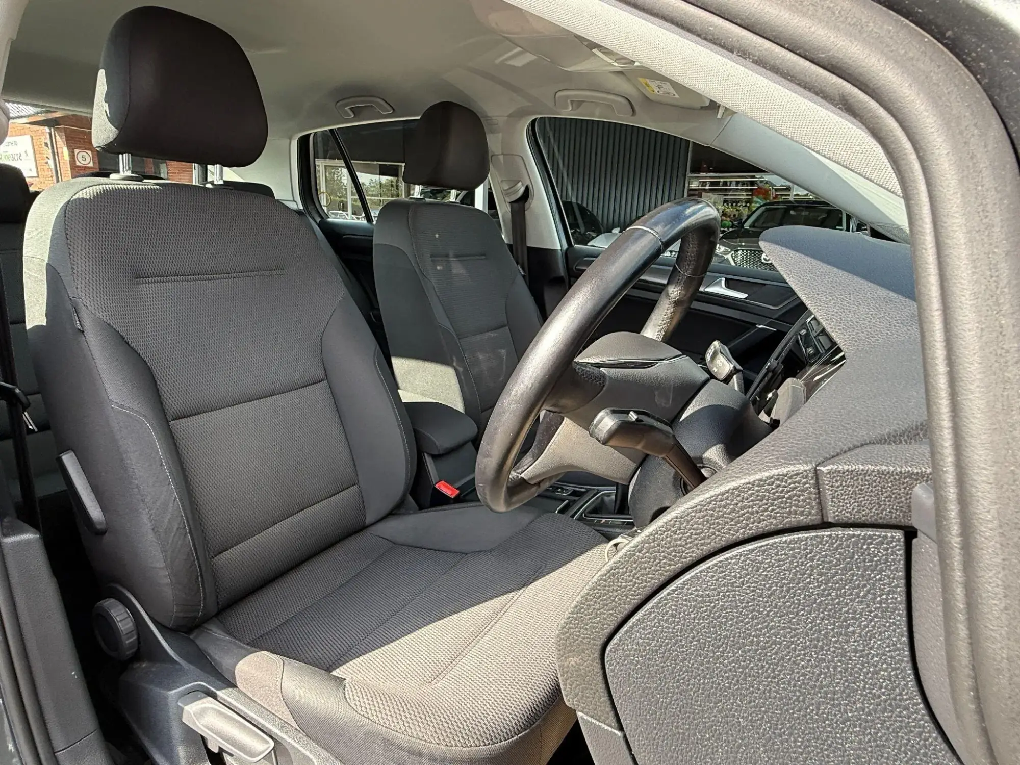 Volkswagen Golf Image 18