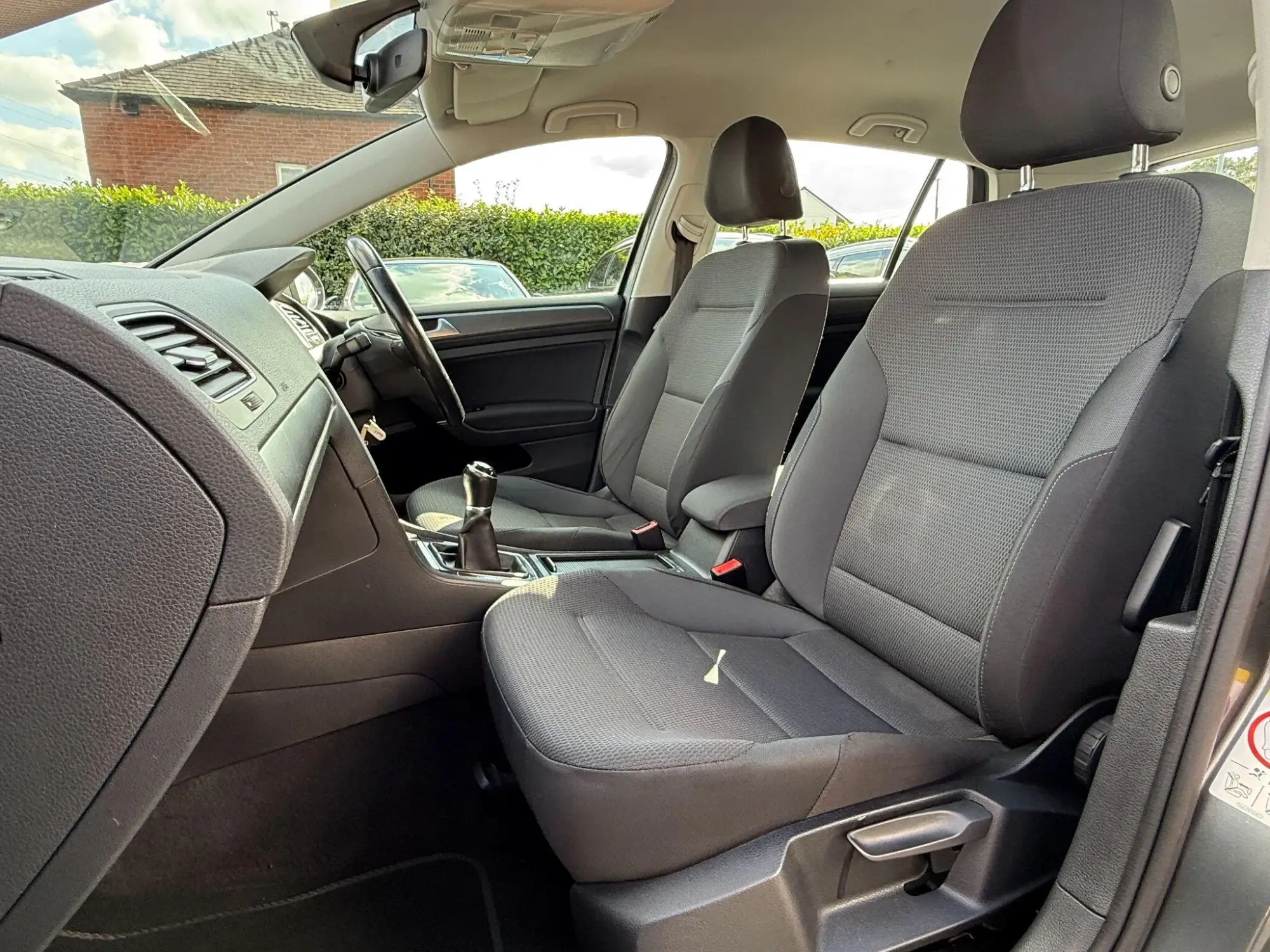 Volkswagen Golf Image 22