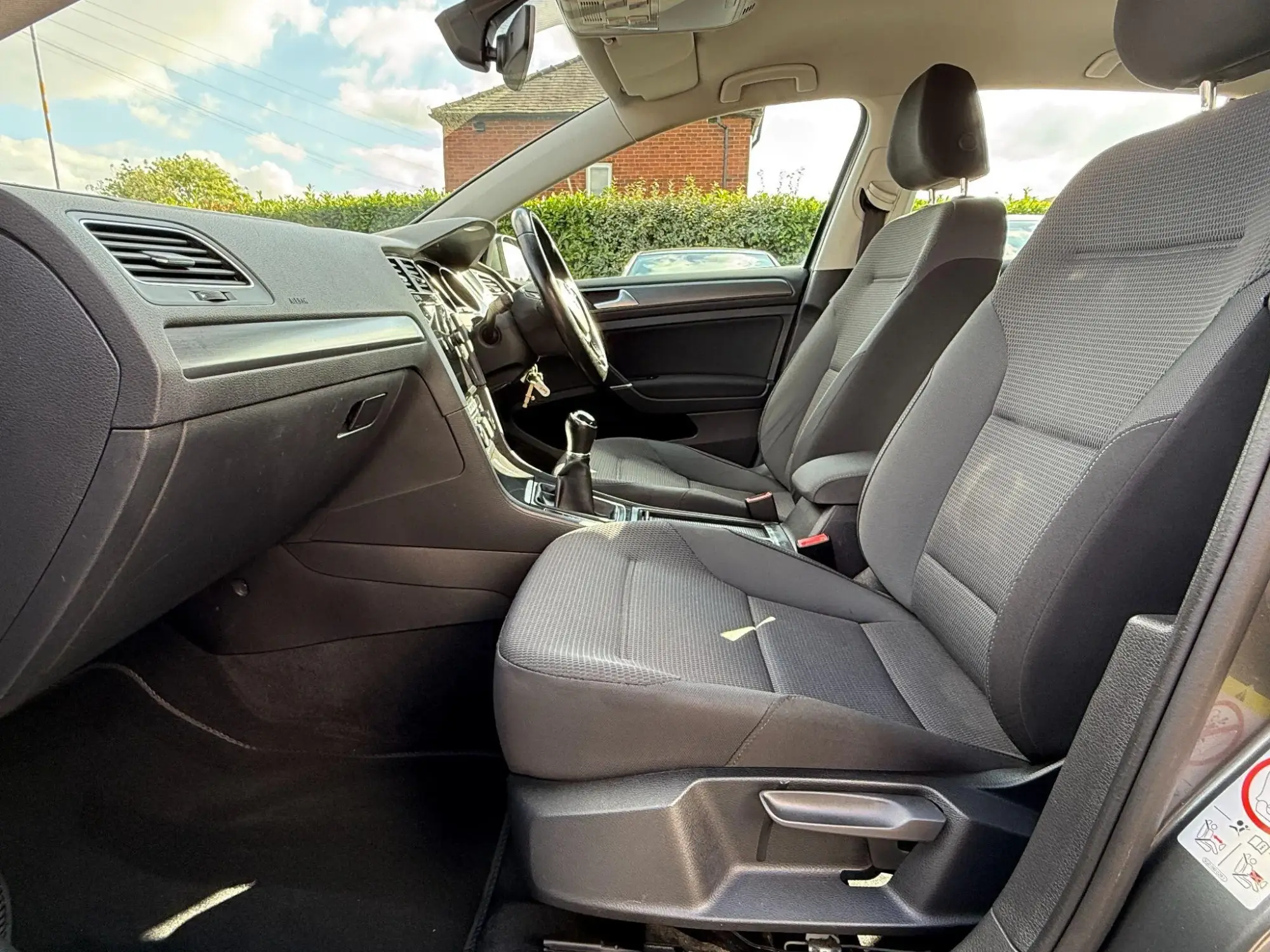 Volkswagen Golf Image 23