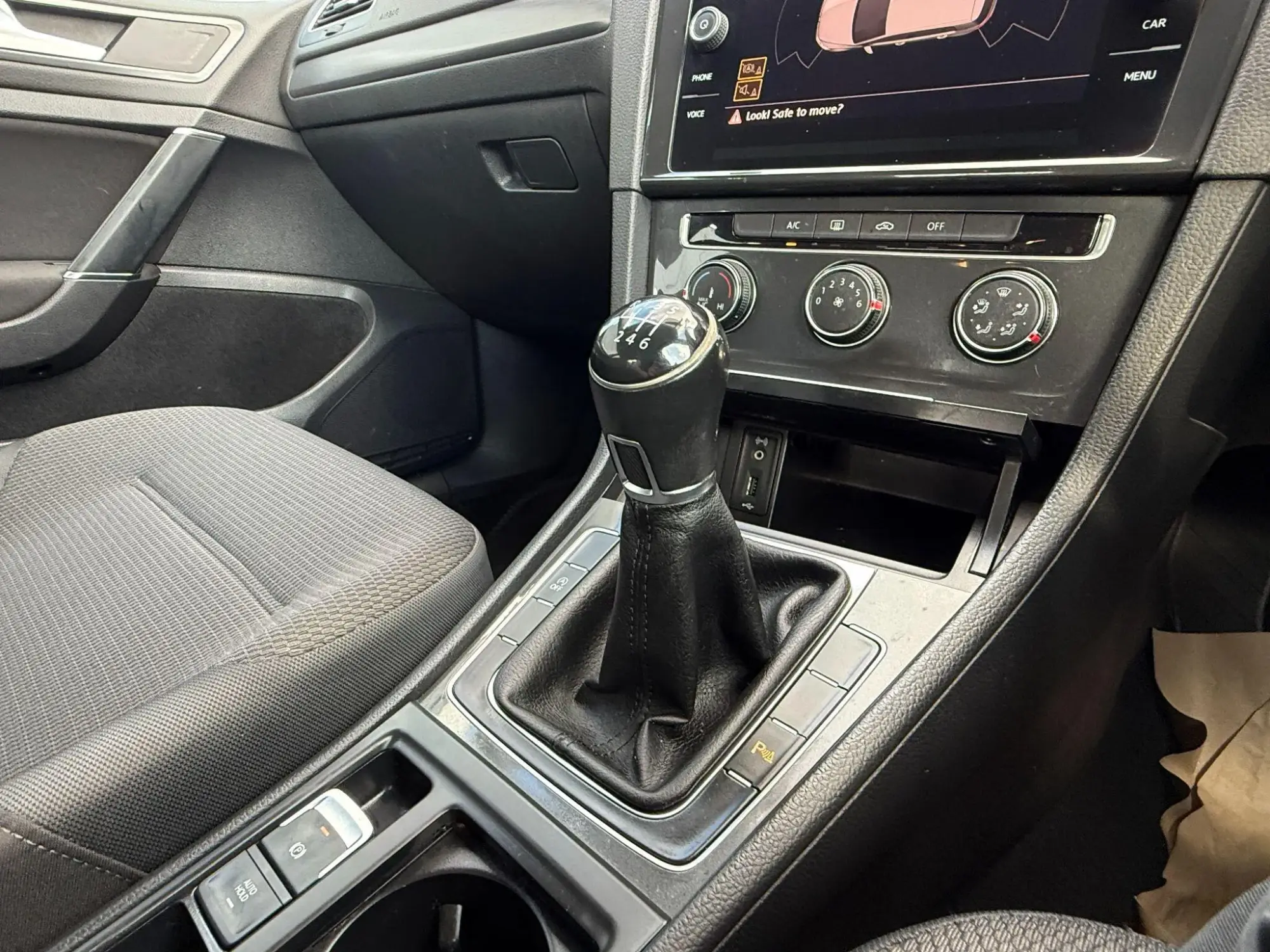 Volkswagen Golf Image 28