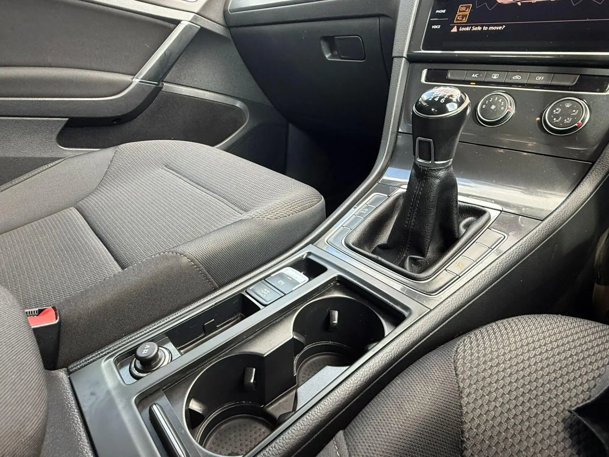Volkswagen Golf Image 29