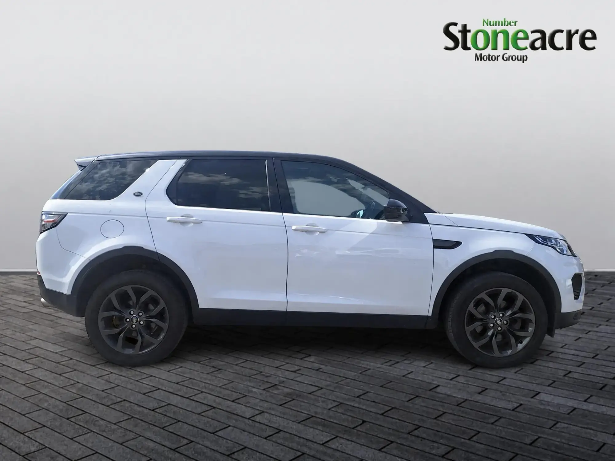 Land Rover Discovery Sport Image 2 Land Rover Discovery Sport Image 2