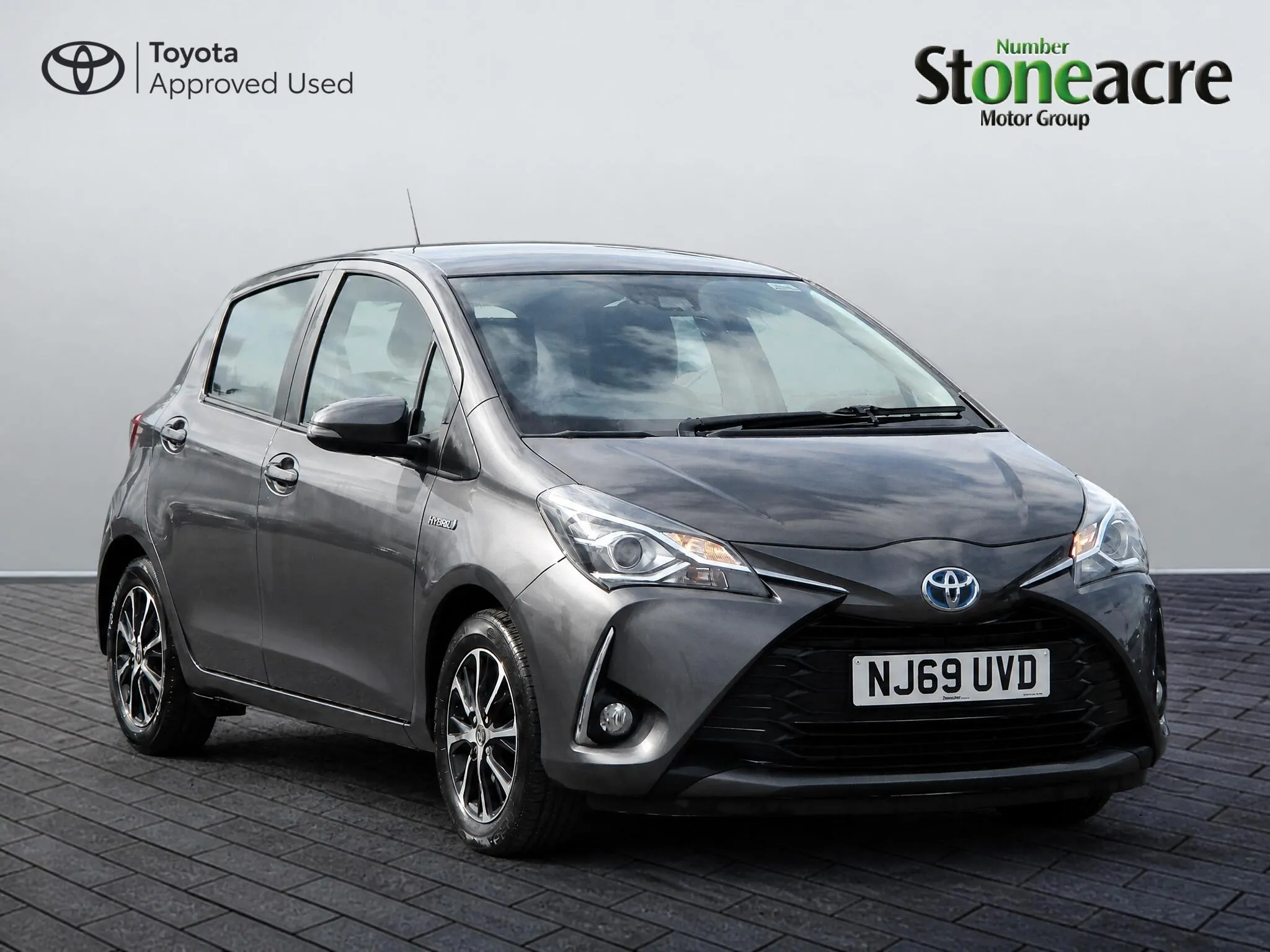Toyota Yaris undefined 1.5 VVT-h Icon Tech Hatchback 5dr Petrol Hybrid E-CVT Euro 6 (s/s) (100 ps)