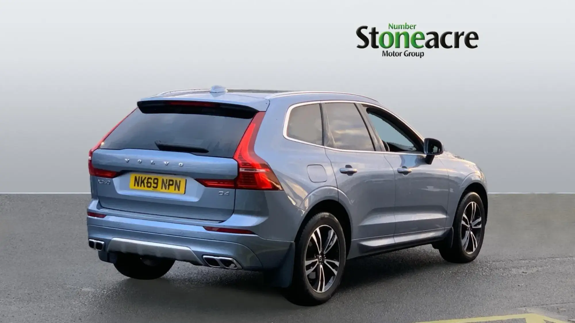 Volvo XC60 2.0 D4 Momentum Pro Auto Euro 6 (s/s) 5dr NK69NPN Image 2 Volvo XC60 2.0 D4 Momentum Pro Auto Euro 6 (s/s) 5dr NK69NPN Image 2