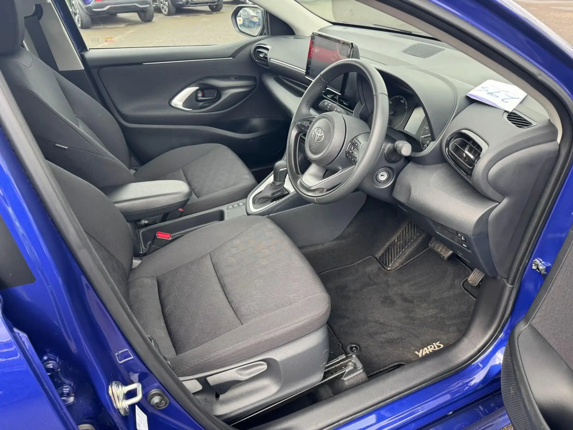 Toyota Yaris Image 11