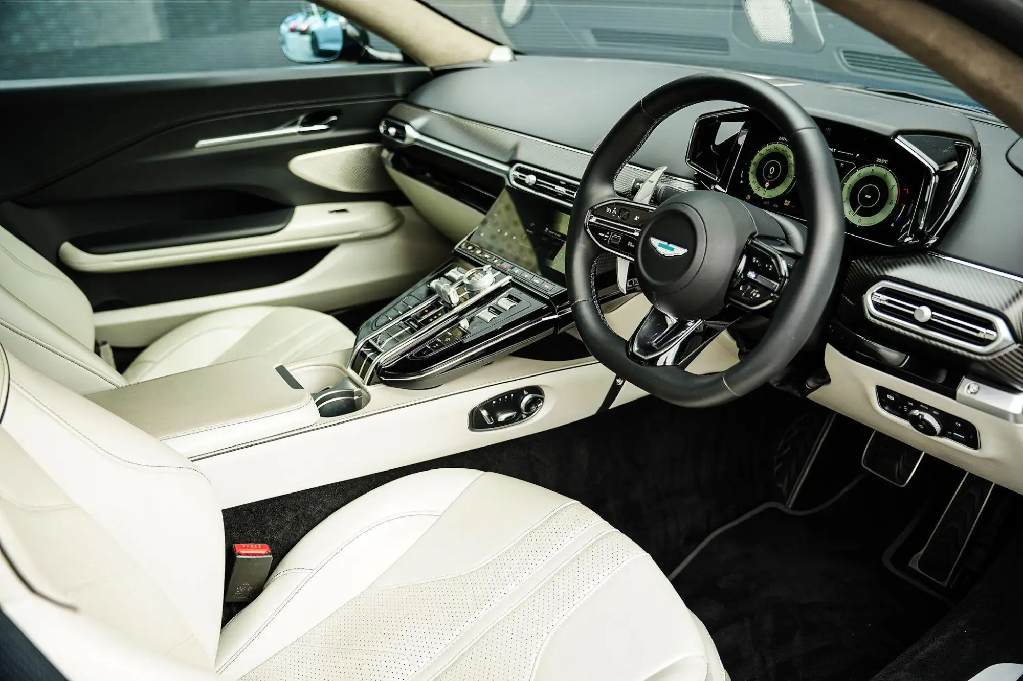 Aston Martin Vantage Roadster Image 10 Aston Martin Vantage Roadster Image 10