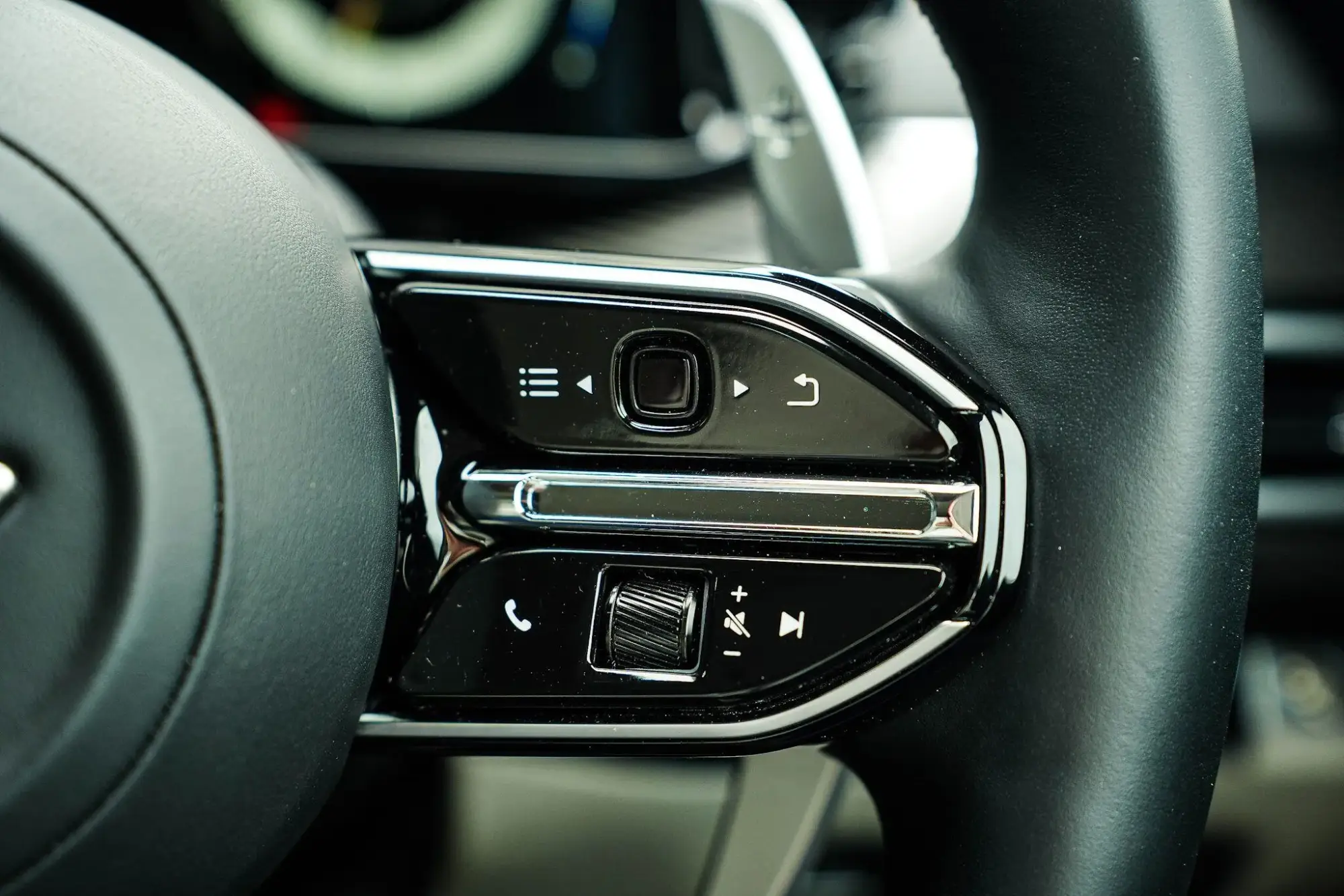 Aston Martin Vantage Roadster Image 17 Aston Martin Vantage Roadster Image 17