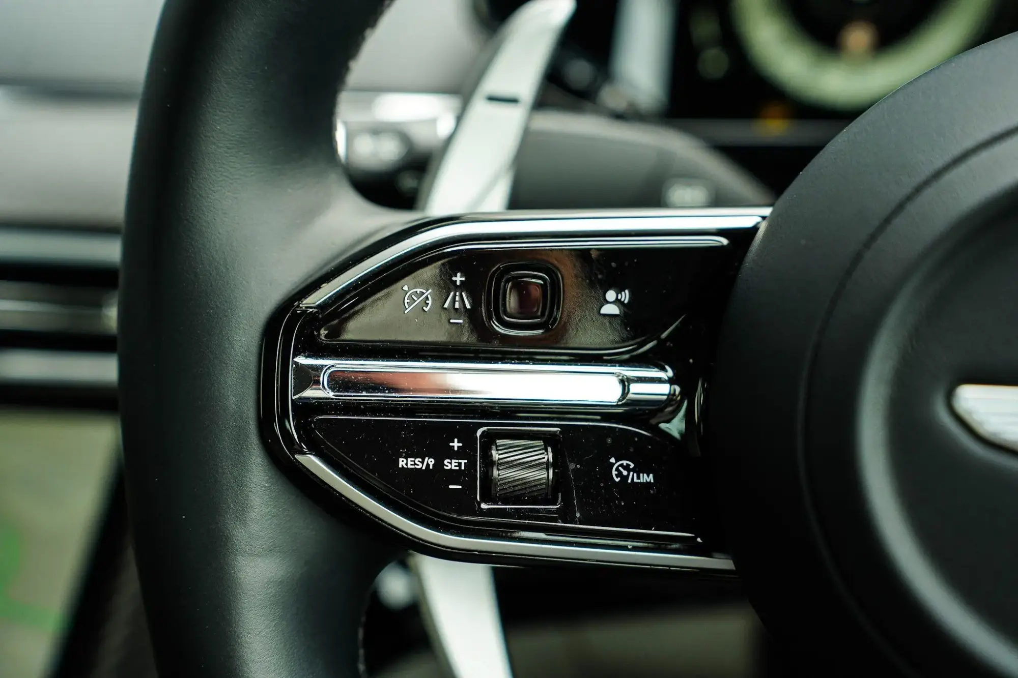 Aston Martin Vantage Roadster Image 18 Aston Martin Vantage Roadster Image 18