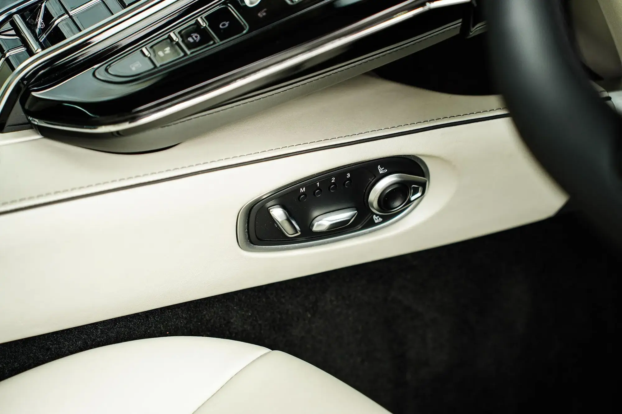 Aston Martin Vantage Roadster Image 19 Aston Martin Vantage Roadster Image 19