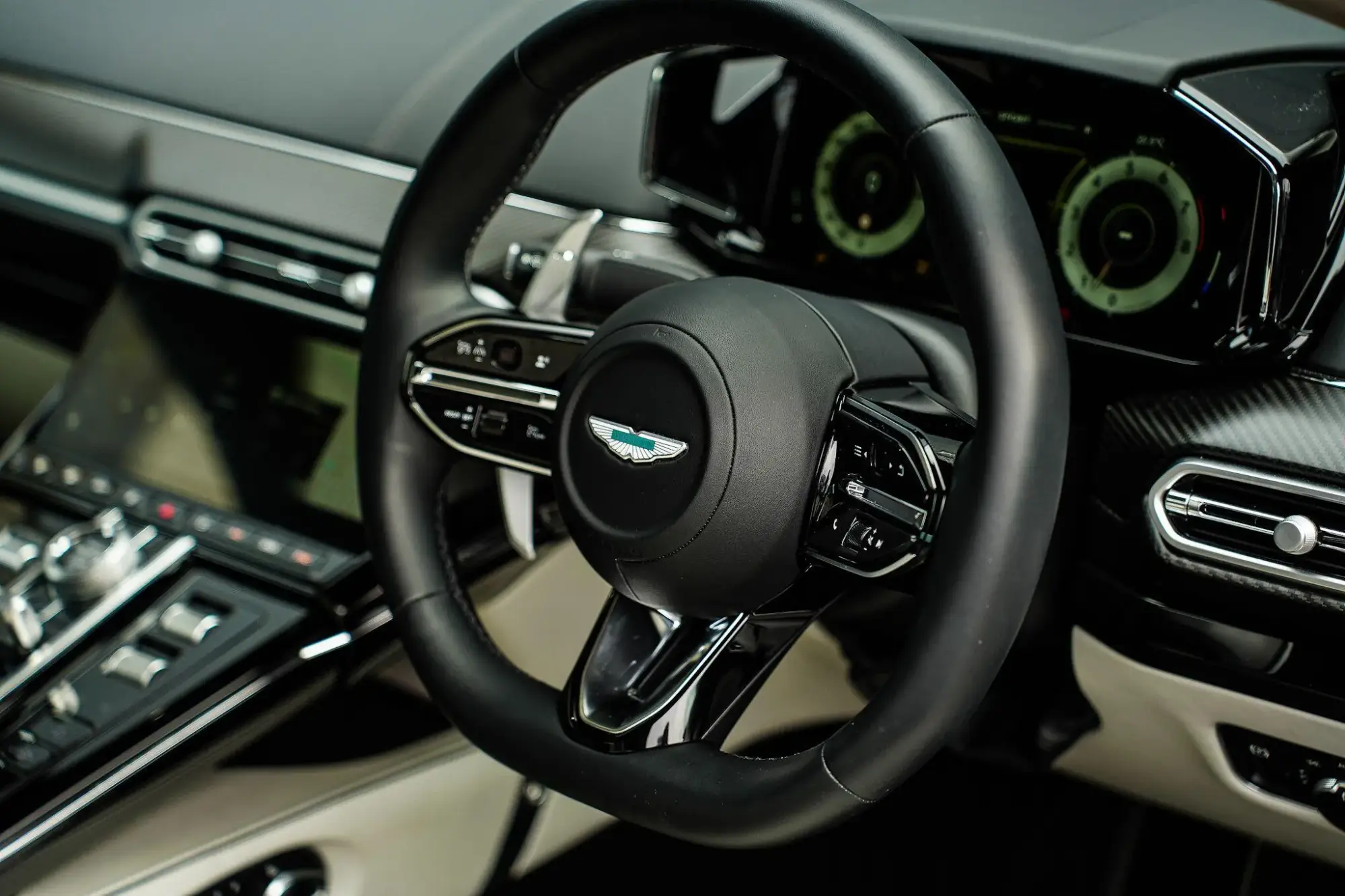 Aston Martin Vantage Roadster Image 28 Aston Martin Vantage Roadster Image 28