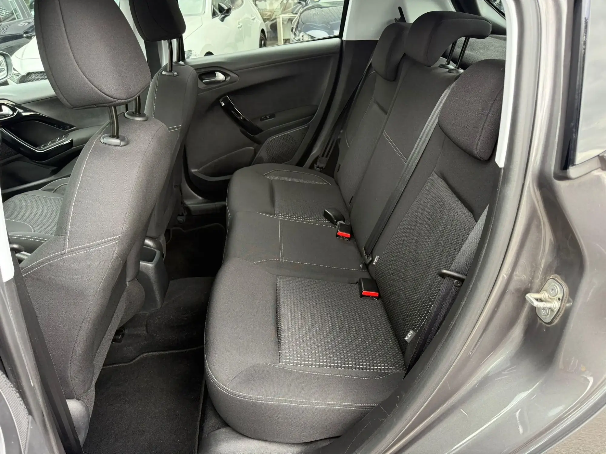 Peugeot 208 Image 12 Peugeot 208 Image 12