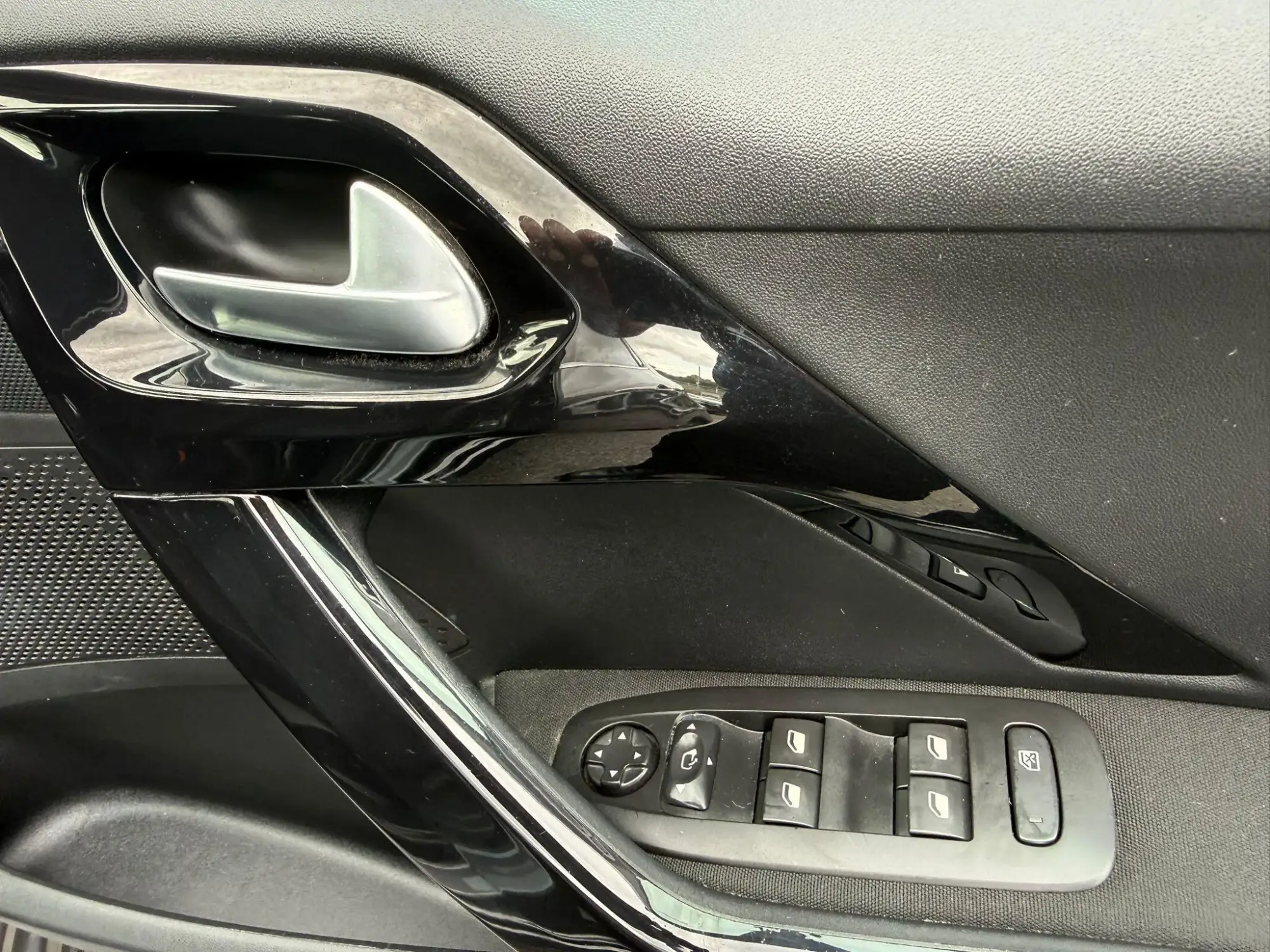 Peugeot 208 Image 19 Peugeot 208 Image 19