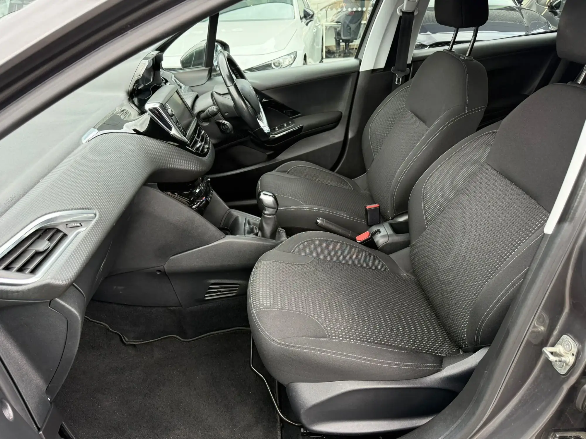 Peugeot 208 Image 28 Peugeot 208 Image 28