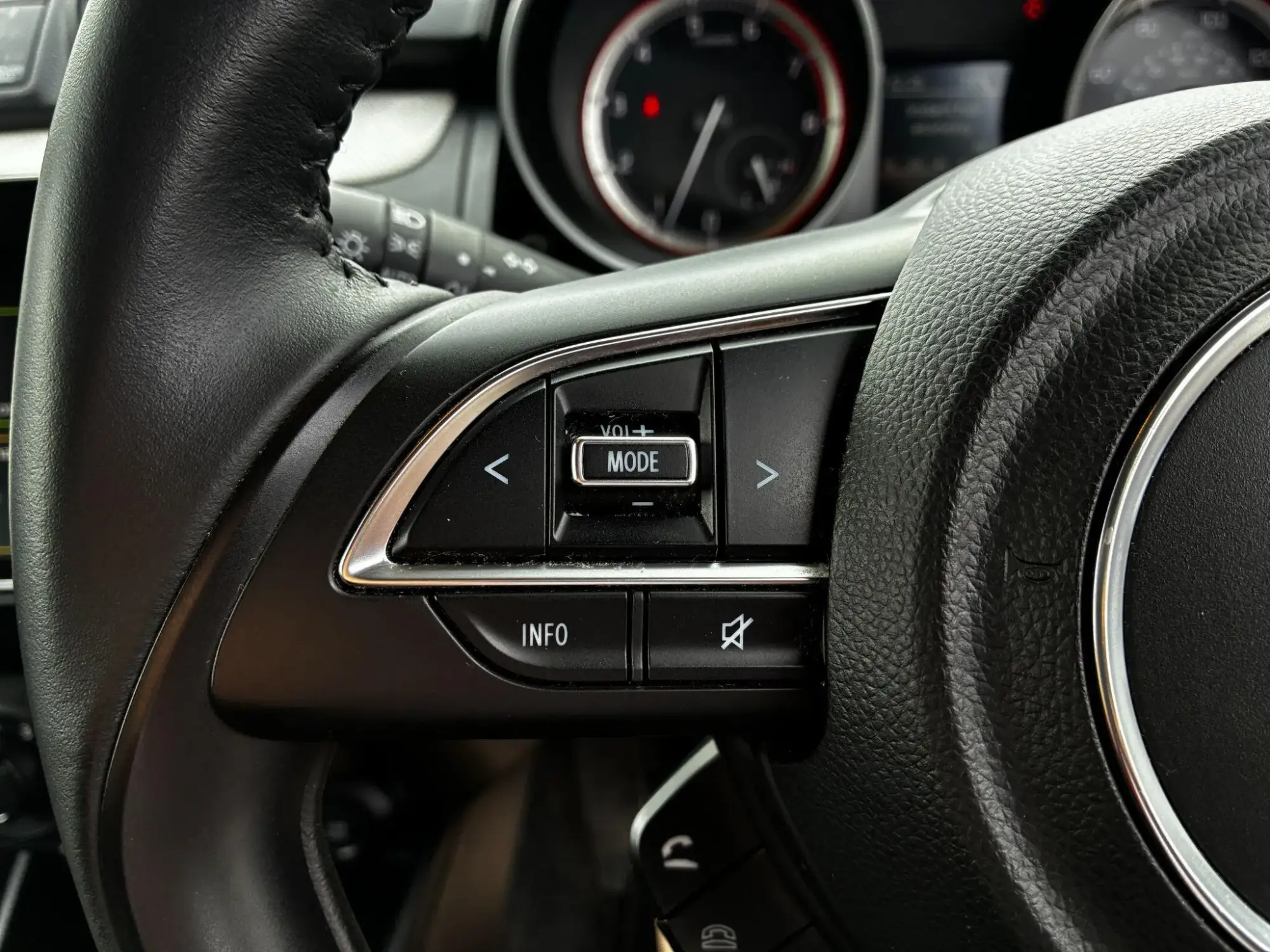 Suzuki Swift Image 11