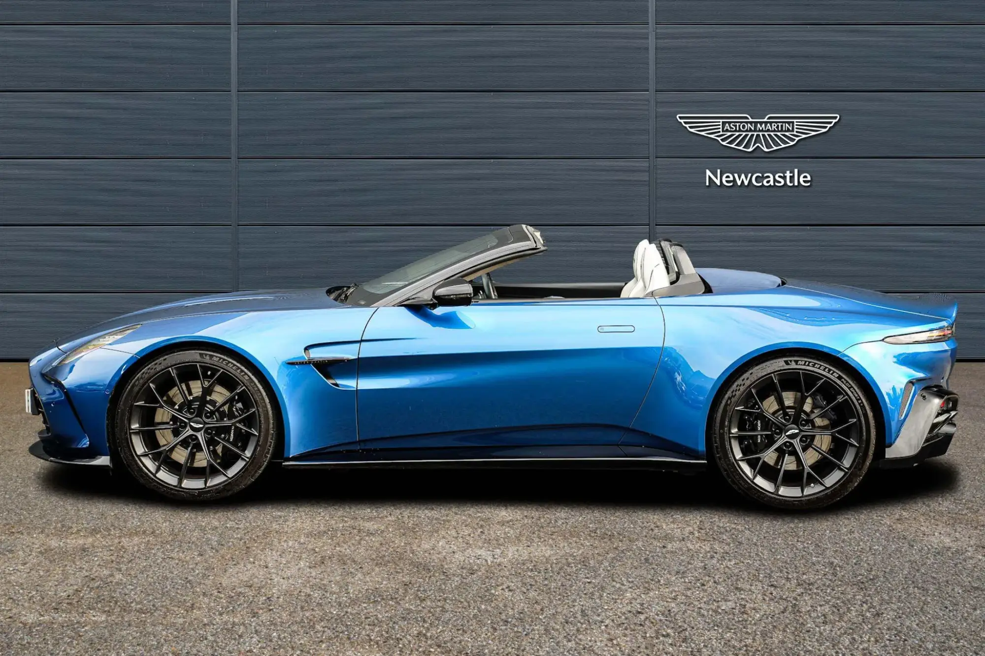 Aston Martin Vantage Roadster Image 6 Aston Martin Vantage Roadster Image 6