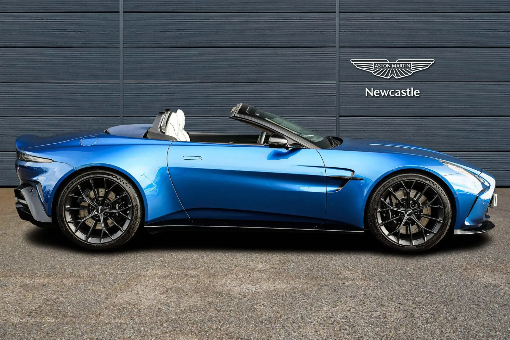 Aston Martin Vantage Roadster Image 7 Aston Martin Vantage Roadster Image 7
