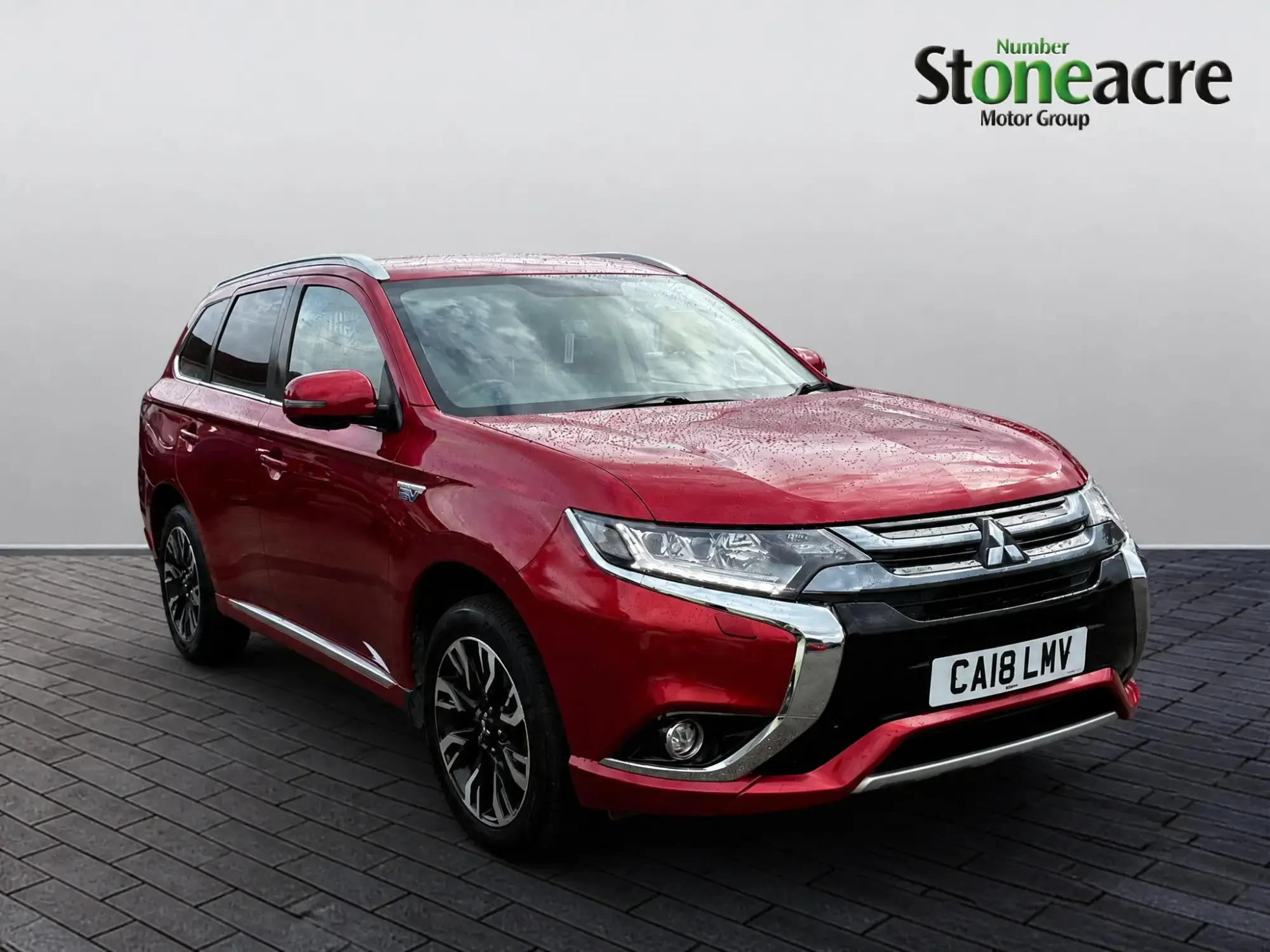 Mitsubishi Outlander 2.0h 12kWh 4h SUV 5dr Petrol Plug-in Hybrid CVT 4WD Euro 6 (s/s) (200 ps) CA18LMV Image 1 Mitsubishi Outlander 2.0h 12kWh 4h SUV 5dr Petrol Plug-in Hybrid CVT 4WD Euro 6 (s/s) (200 ps) CA18LMV Image 1