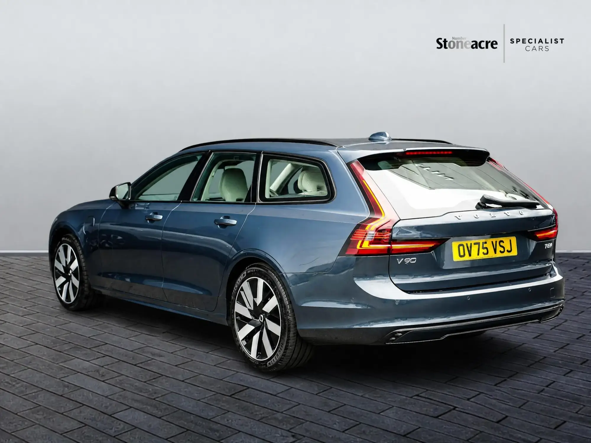 Volvo V90 Plug-In Hybrid Image 4