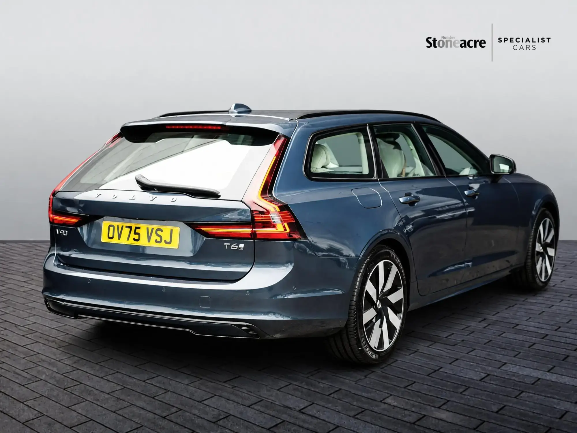 Volvo V90 Plug-In Hybrid Image 6