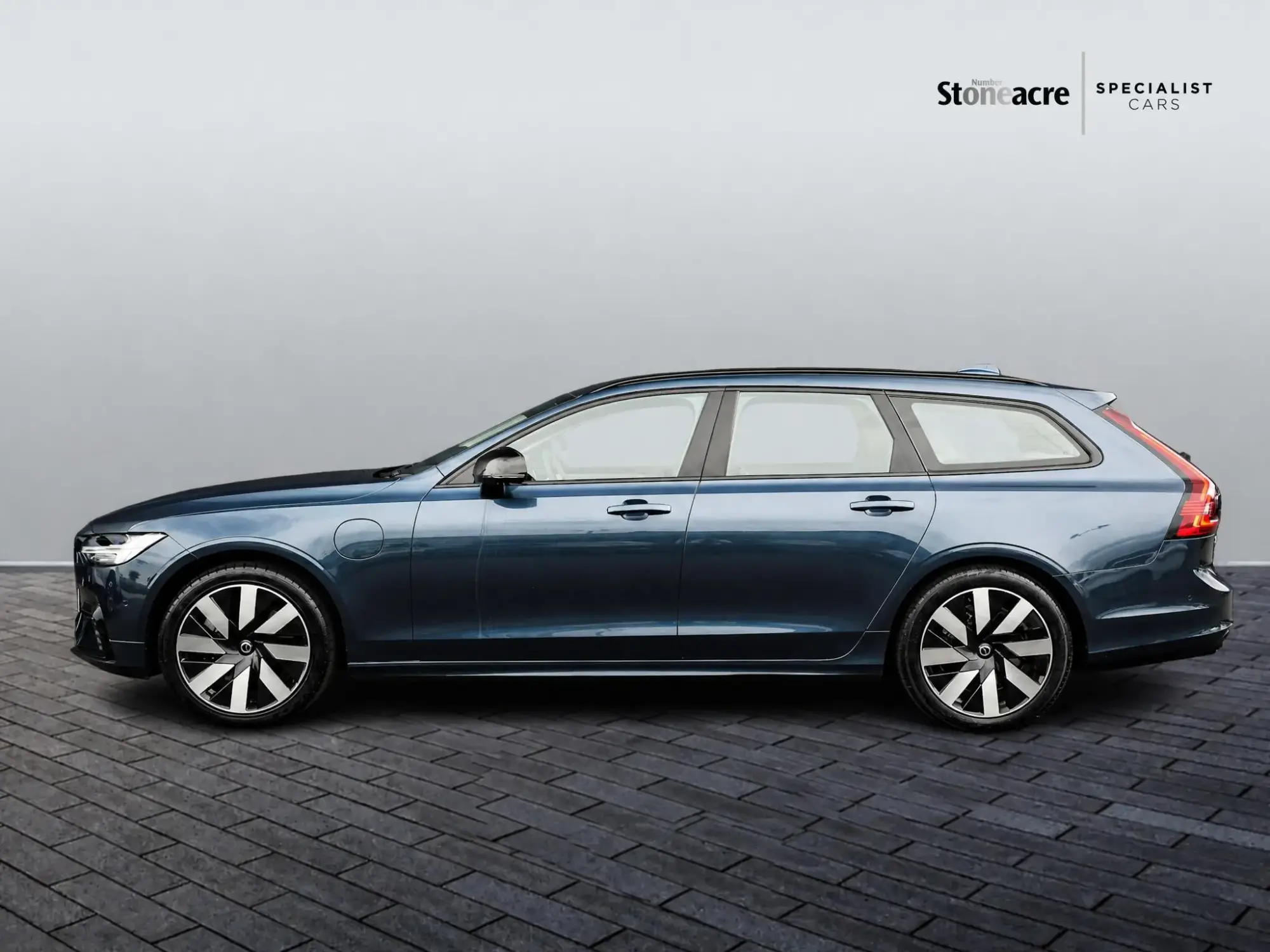 Volvo V90 Plug-In Hybrid Image 7