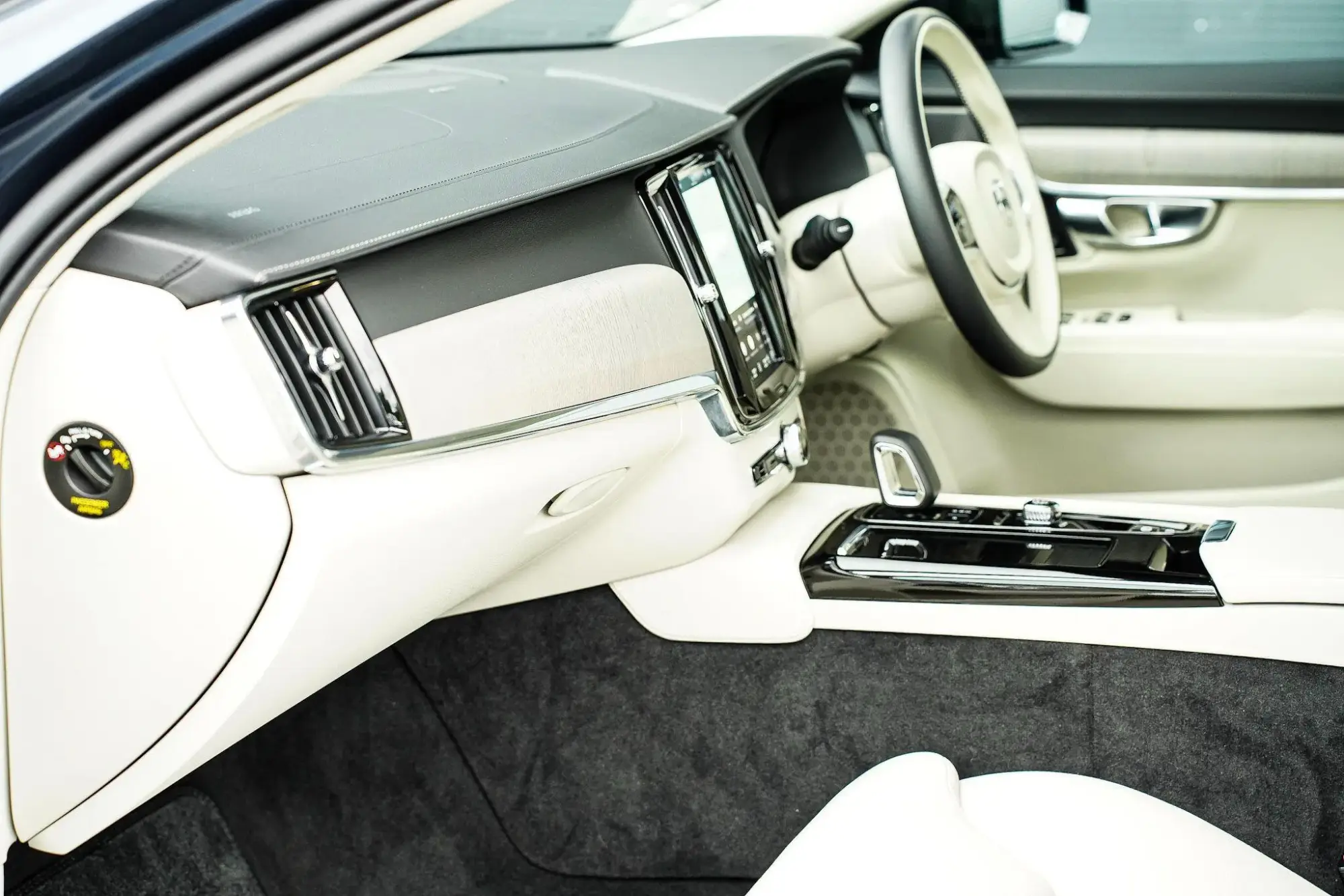 Volvo V90 Plug-In Hybrid Image 10