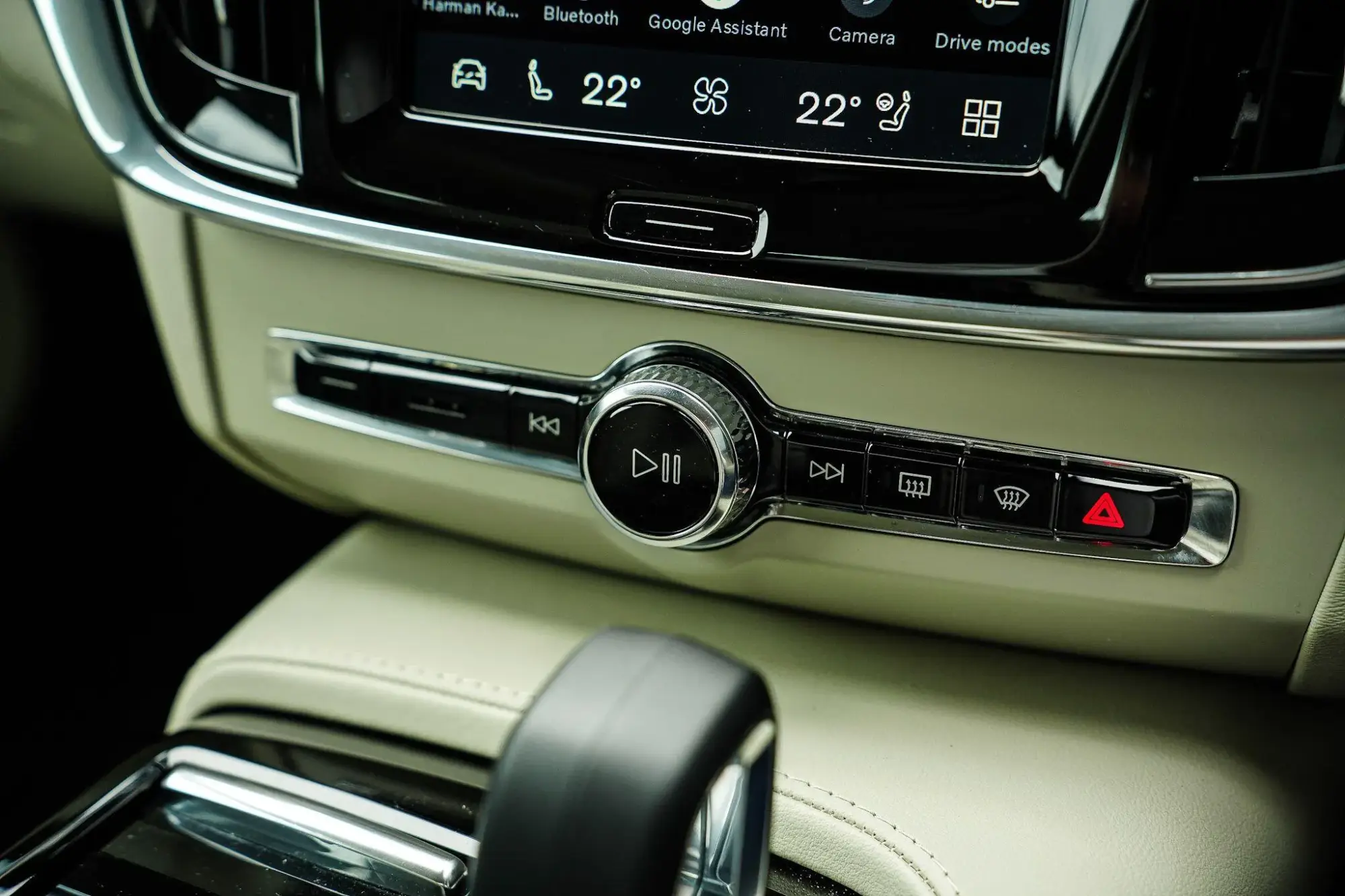 Volvo V90 Plug-In Hybrid Image 11