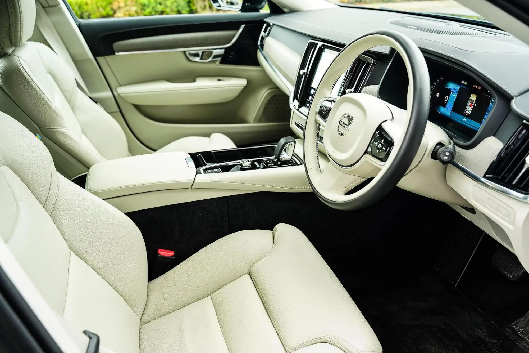 Volvo V90 Plug-In Hybrid Image 13