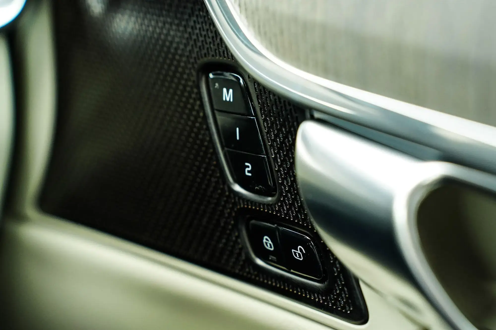 Volvo V90 Plug-In Hybrid Image 17