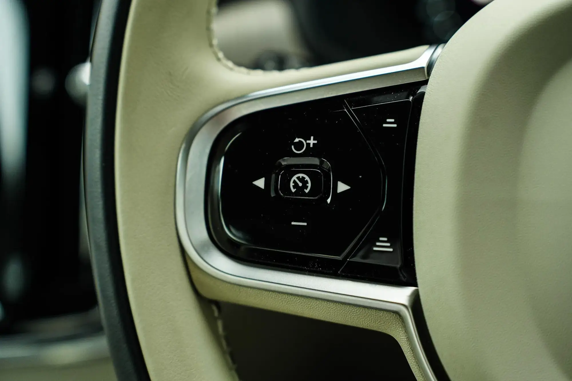 Volvo V90 Plug-In Hybrid Image 19