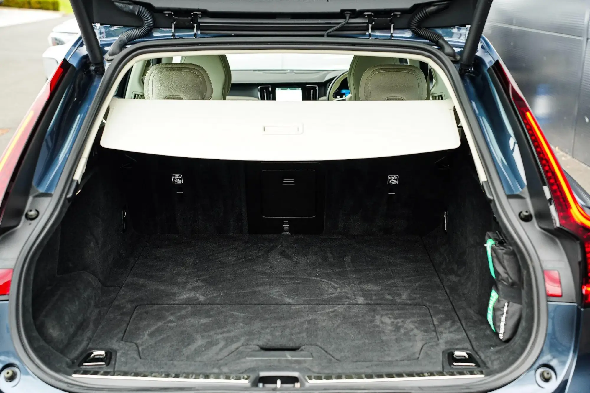 Volvo V90 Plug-In Hybrid Image 28