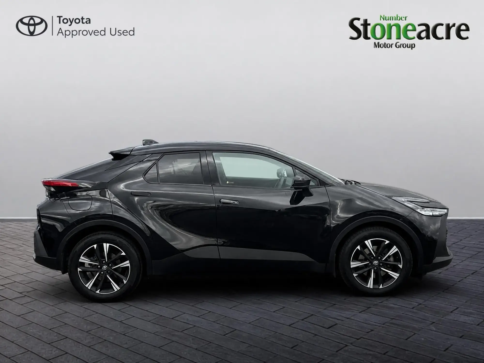 Toyota C-HR Plug-in Hybrid 2.0 VVT-h 13.6 kWh Design CVT Euro 6 (s/s) 5dr NL26MTX Image 2 Toyota C-HR Plug-in Hybrid 2.0 VVT-h 13.6 kWh Design CVT Euro 6 (s/s) 5dr NL26MTX Image 2