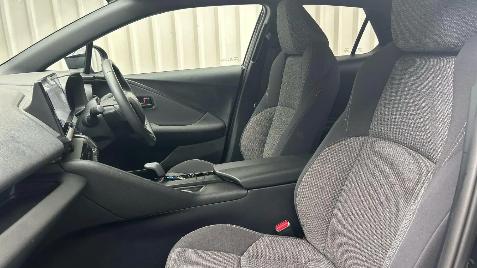 Toyota C-HR Plug-in Hybrid Image 13 Toyota C-HR Plug-in Hybrid Image 13