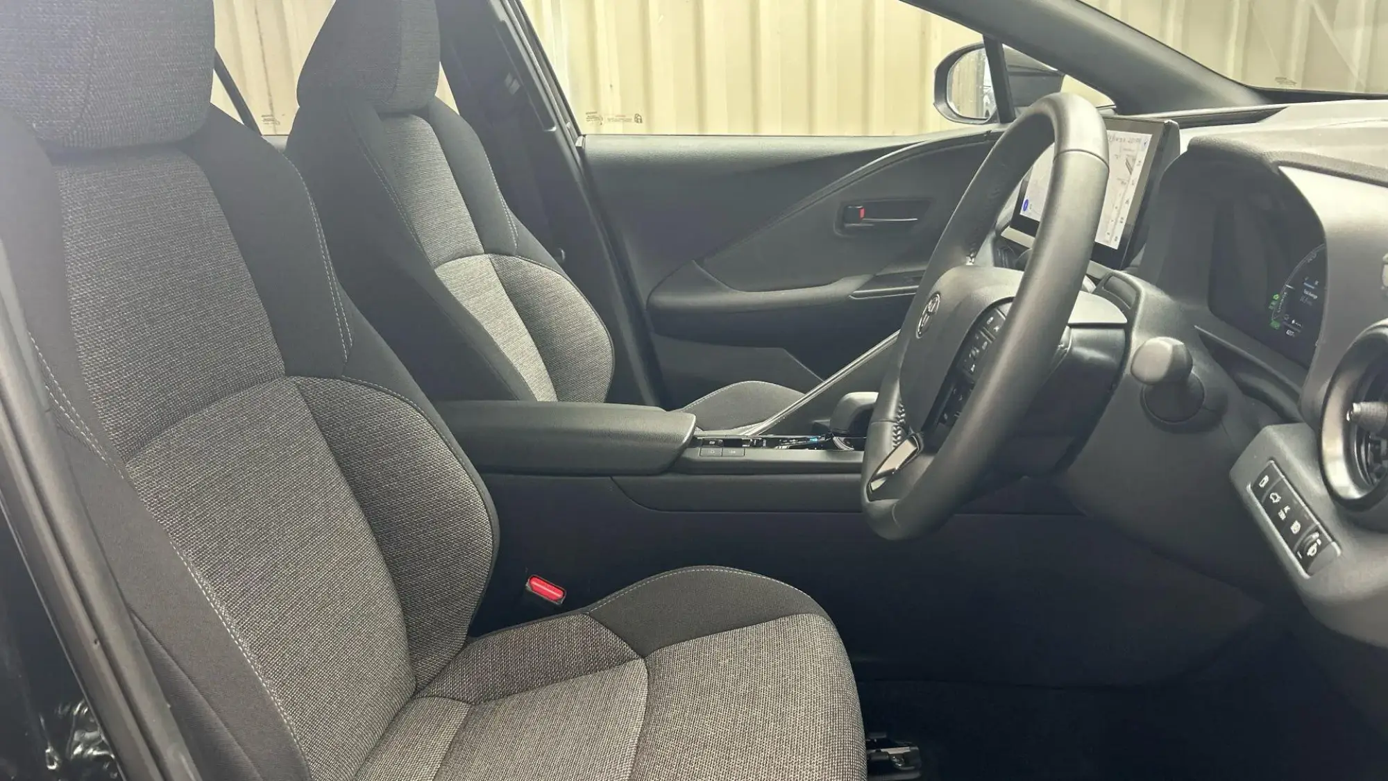 Toyota C-HR Plug-in Hybrid Image 14 Toyota C-HR Plug-in Hybrid Image 14