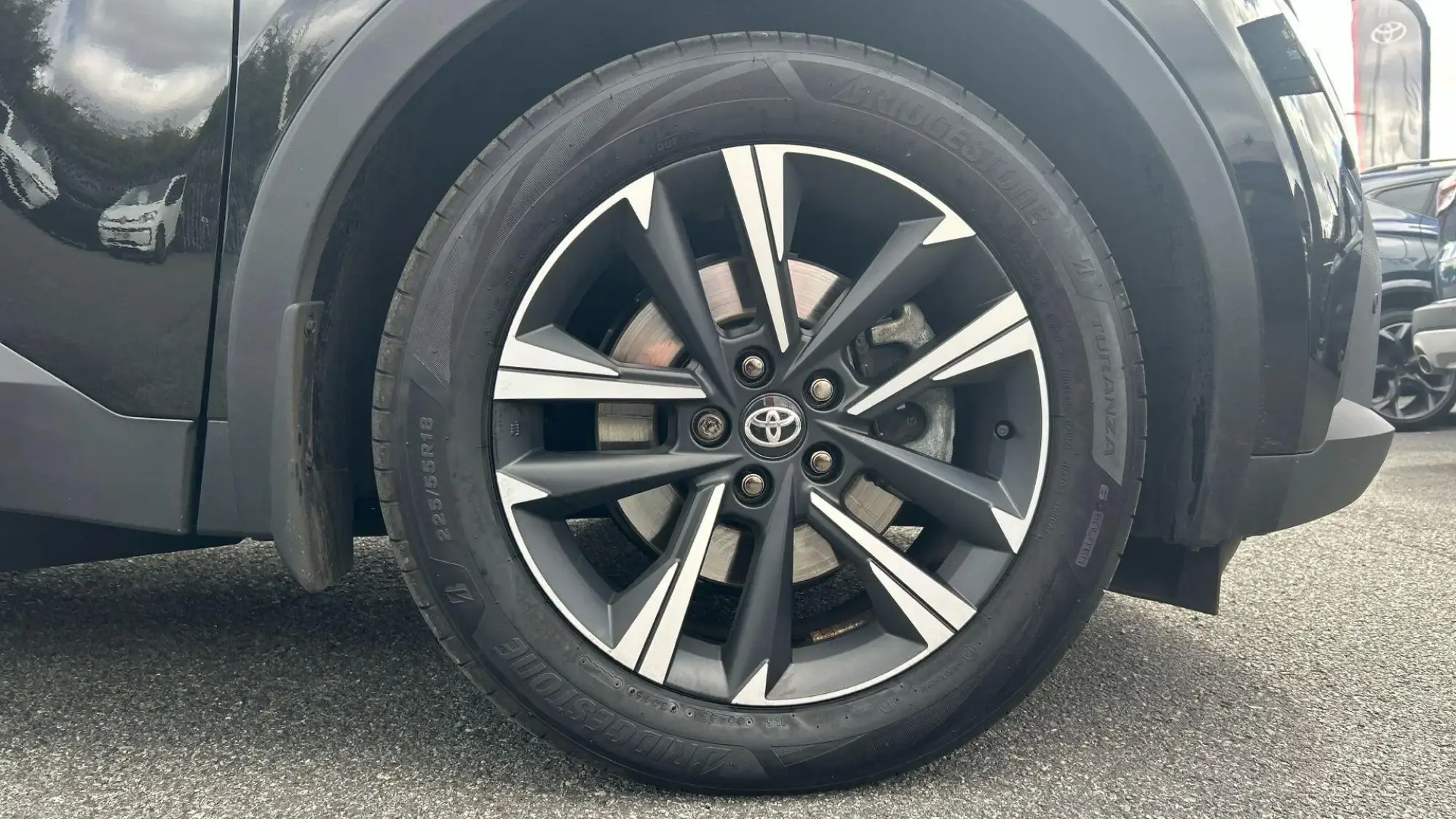 Toyota C-HR Plug-in Hybrid Image 18 Toyota C-HR Plug-in Hybrid Image 18